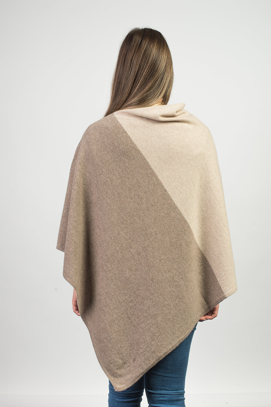 Poncho bicolore femme 100 % cachemire, coloris Vison-Beige, vue 3 | Dalle Piane Cashmere
