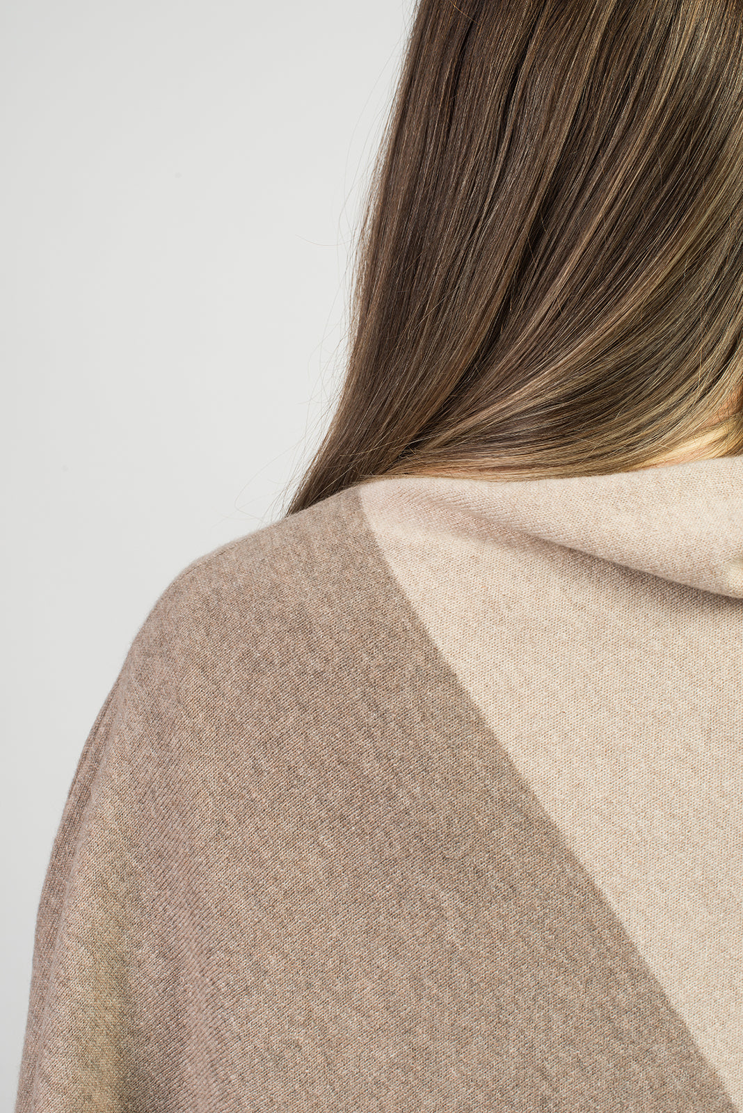 Poncho bicolore femme 100 % cachemire, coloris Vison-Beige, vue 4 | Dalle Piane Cashmere