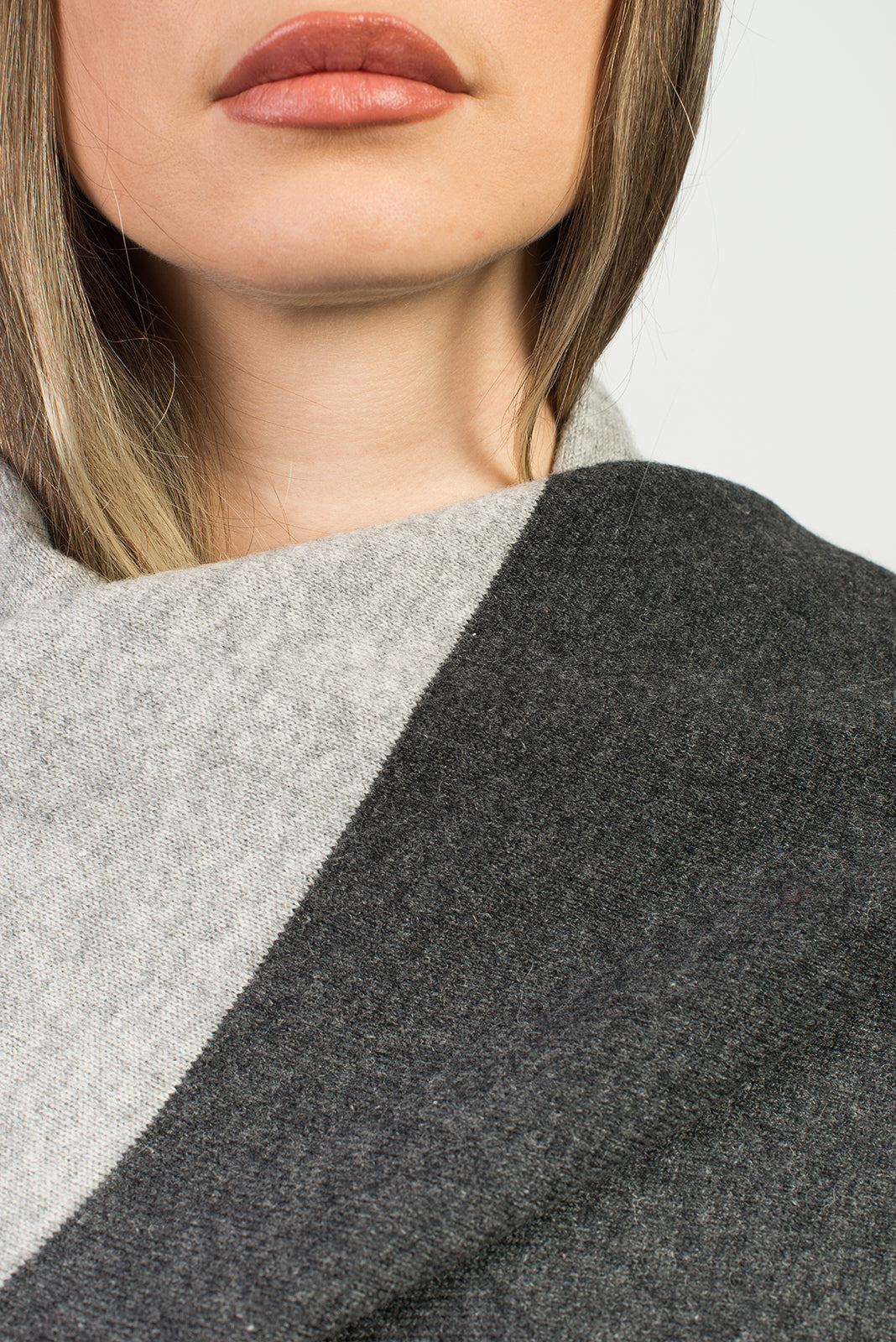 Étole bicolore femme 100 % cachemire, coloris Anthracite-Gris, vue 4 | Dalle Piane Cashmere
