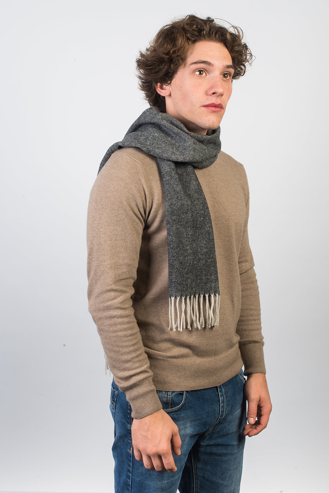 Écharpe à chevrons laine et cachemire, coloris Noir, vue 2 | Dalle Piane Cashmere