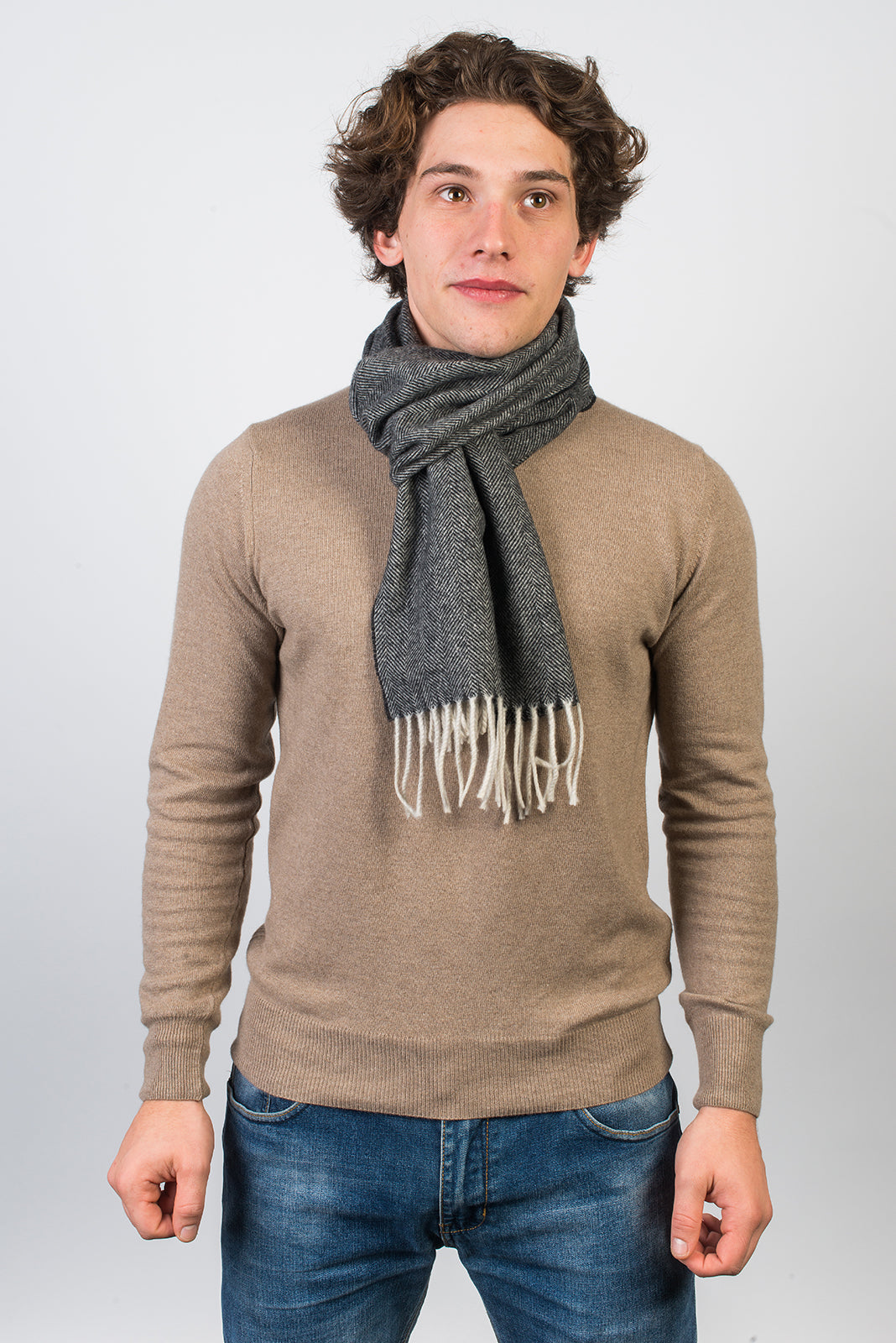 Écharpe à chevrons laine et cachemire, coloris Noir, vue 3 | Dalle Piane Cashmere