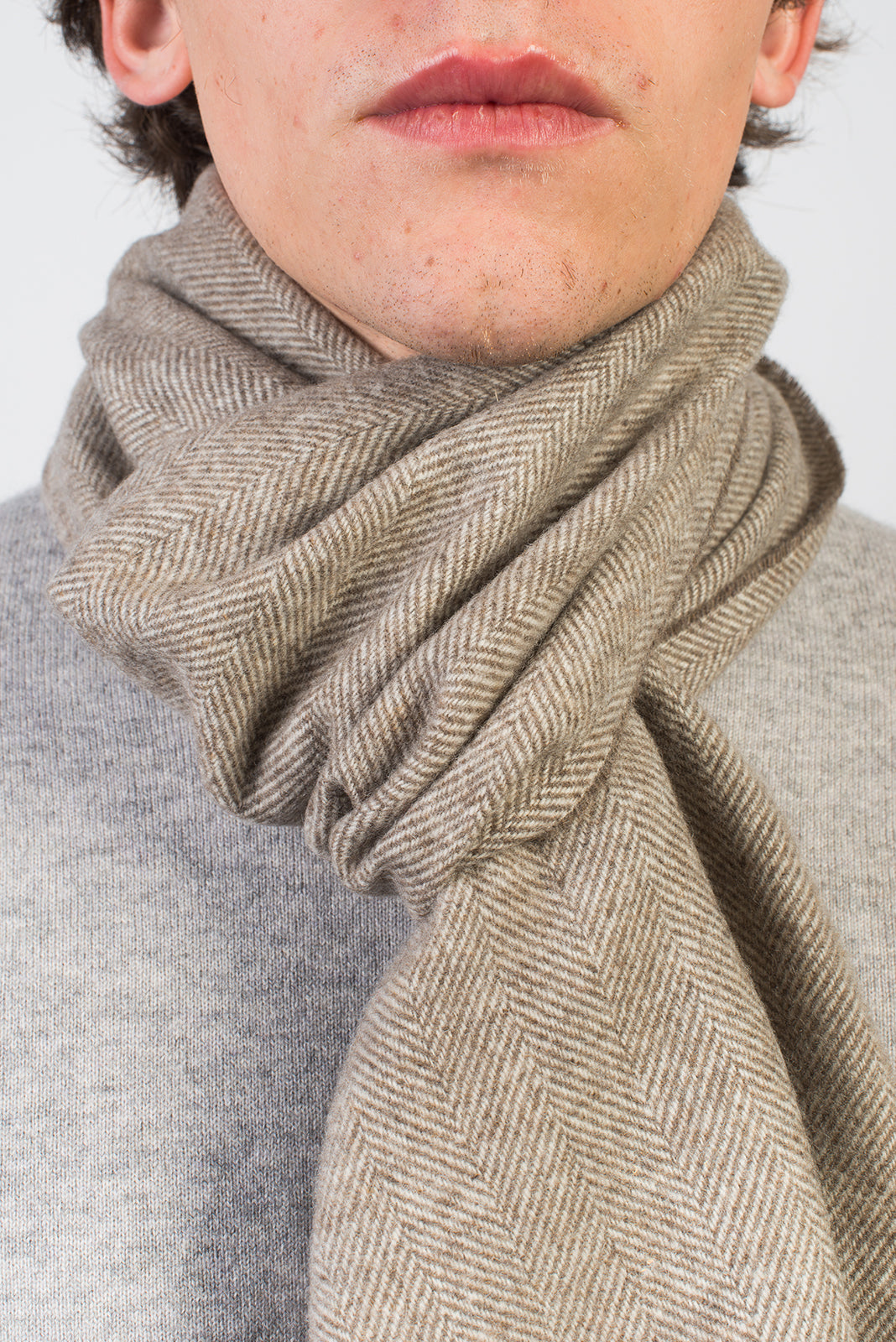 Écharpe à chevrons laine et cachemire, coloris Taupe, vue 4 | Dalle Piane Cashmere