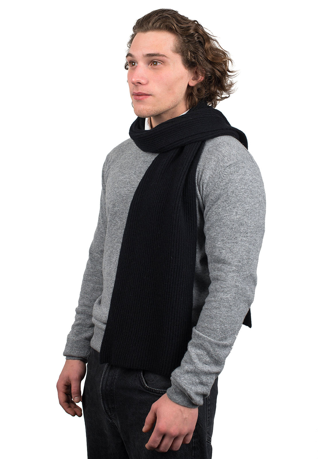 Écharpe homme côtes anglaises 100 % cachemire, coloris Noir | Dalle Piane Cashmere