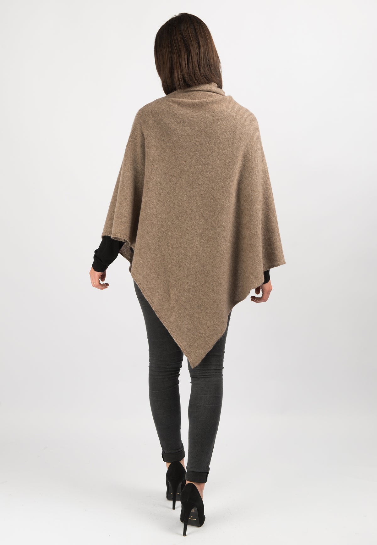 Poncho 100% Cashmere, colore Visone, vista 3 | Dalle Piane Cashmere