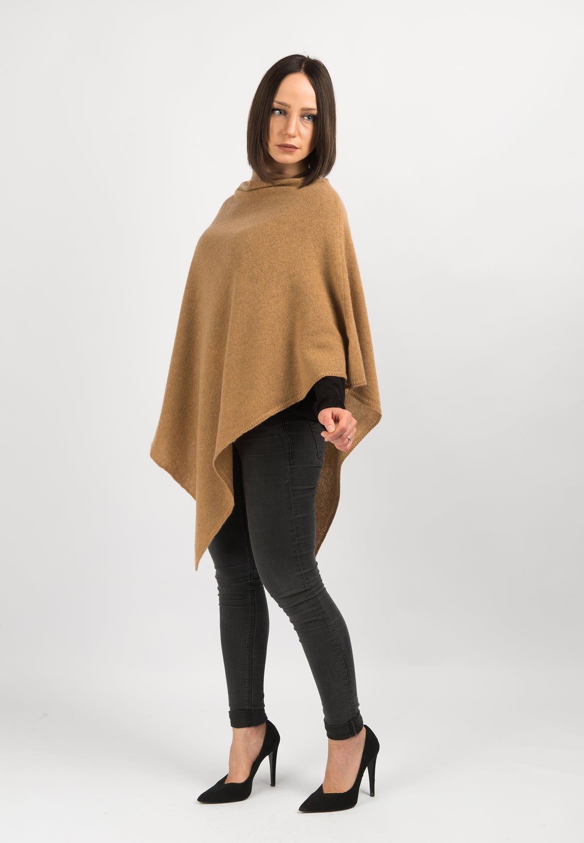 Poncho 100% Cashmere, colore Cammello, vista 2 | Dalle Piane Cashmere