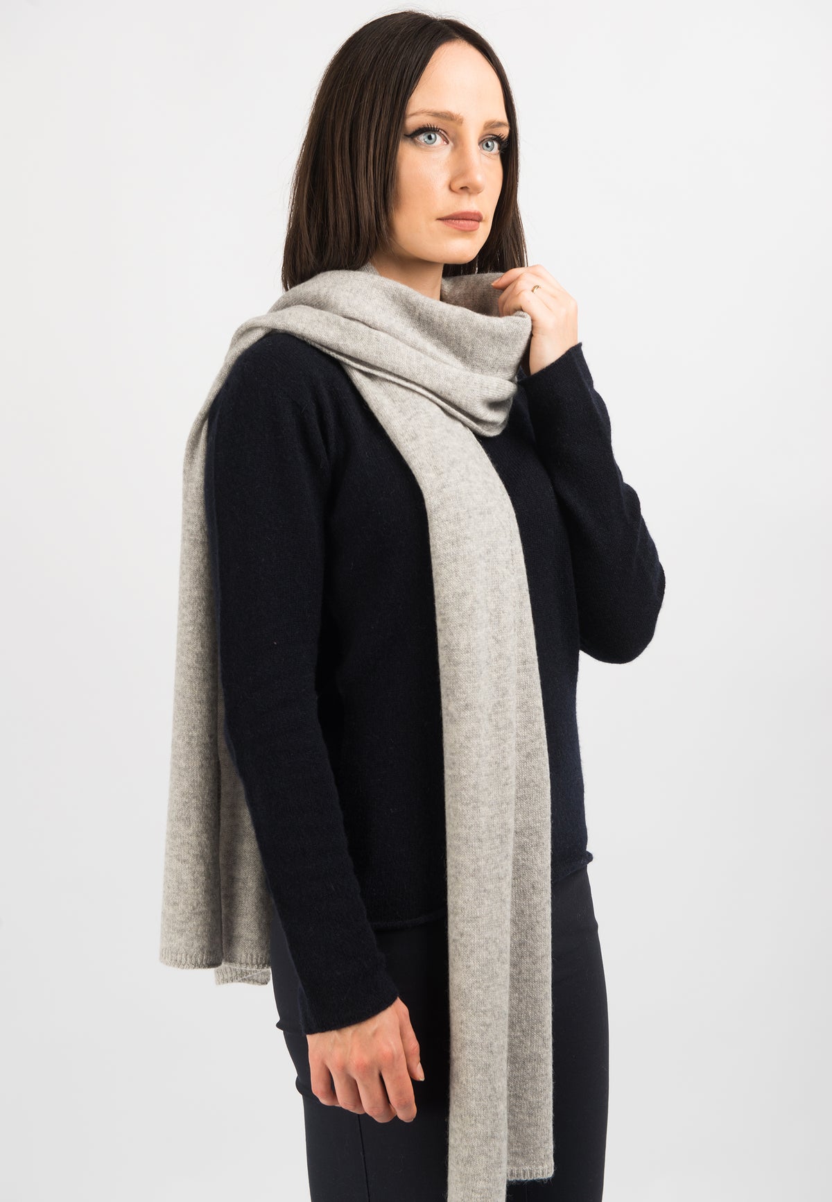 Écharpe large femme 100 % cachemire, coloris Gris, vue 3 | Dalle Piane Cashmere