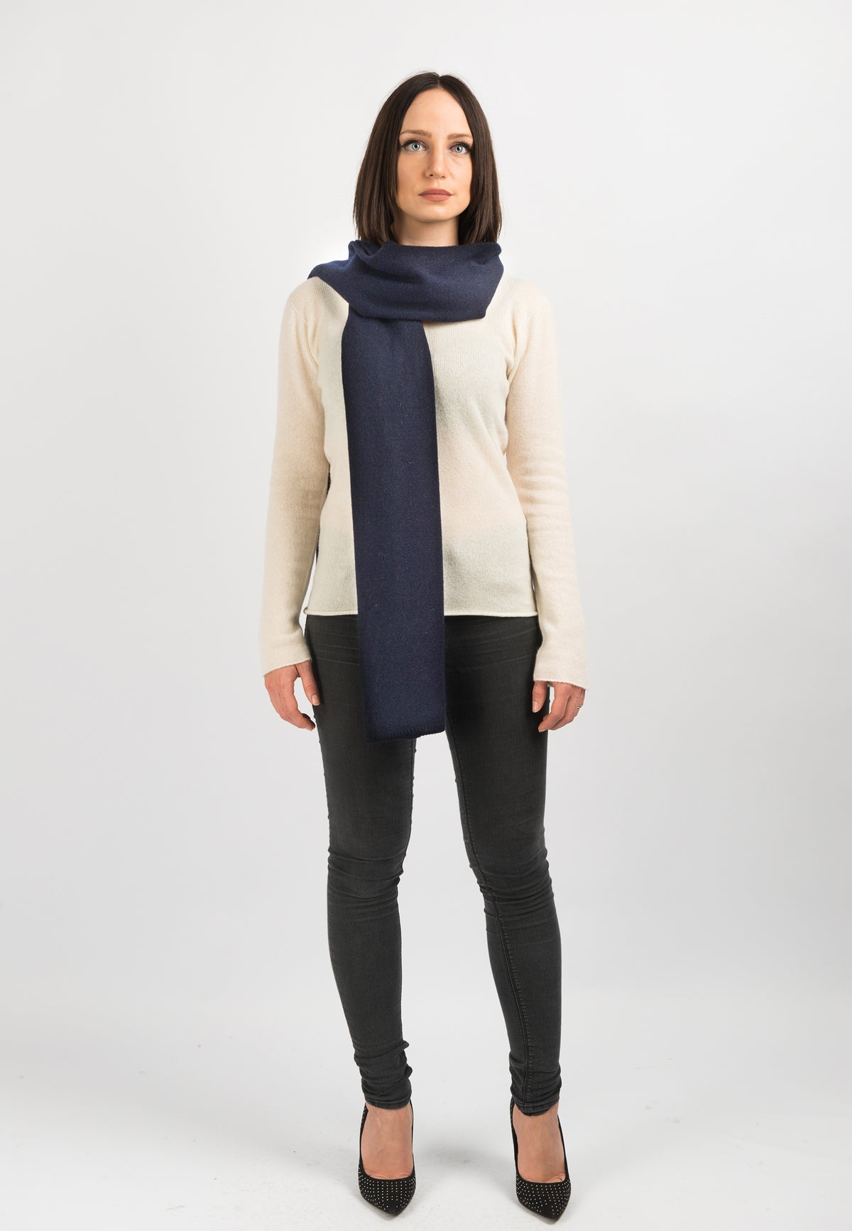 Écharpe large femme 100 % cachemire, coloris Bleu, vue 2 | Dalle Piane Cashmere