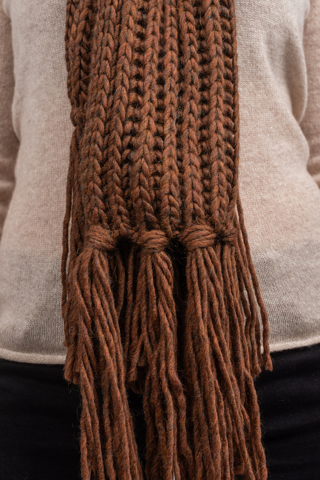 Écharpe à franges laine et alpaga, coloris Moka, vue 4 | Dalle Piane Cashmere