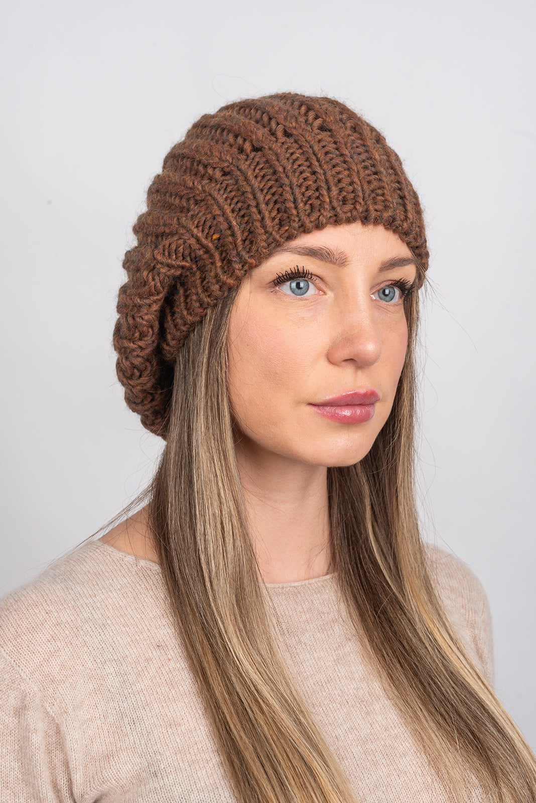 Bonnet côtes anglaises laine et alpaga, coloris Moka, vue 2 | Dalle Piane Cashmere