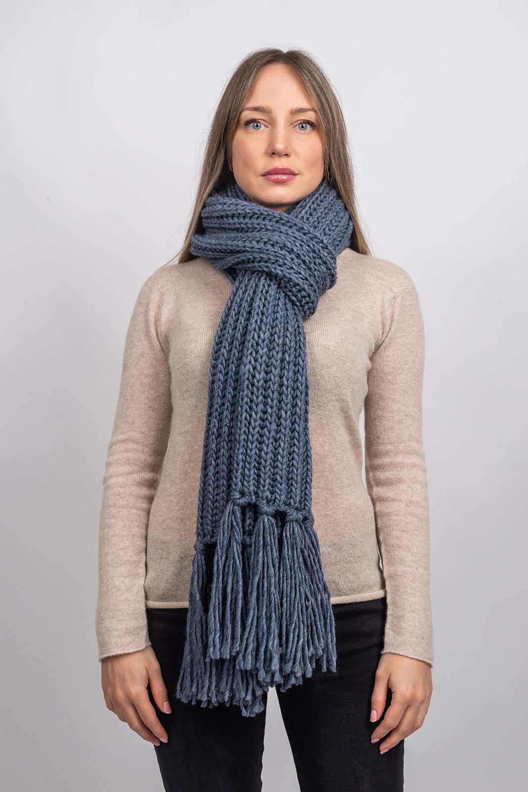Écharpe à franges laine et alpaga, coloris Bleu jean, vue 2 | Dalle Piane Cashmere