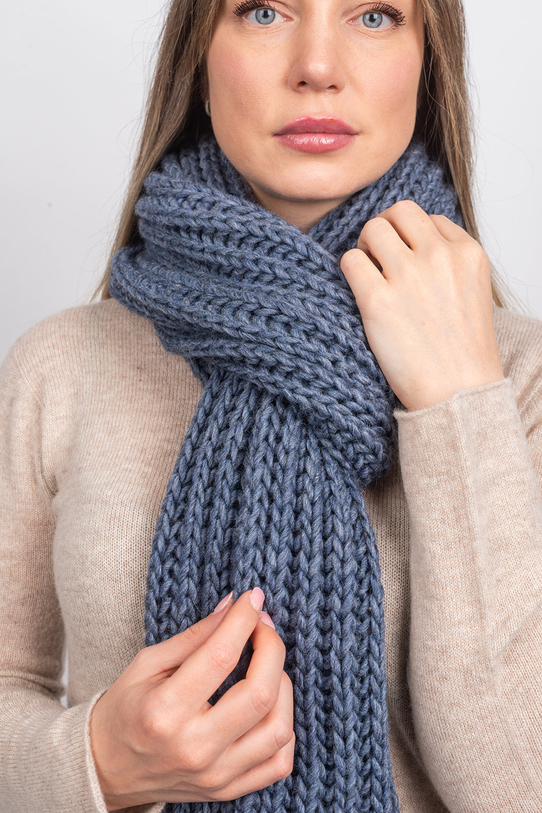 Écharpe à franges laine et alpaga, coloris Bleu jean, vue 3 | Dalle Piane Cashmere