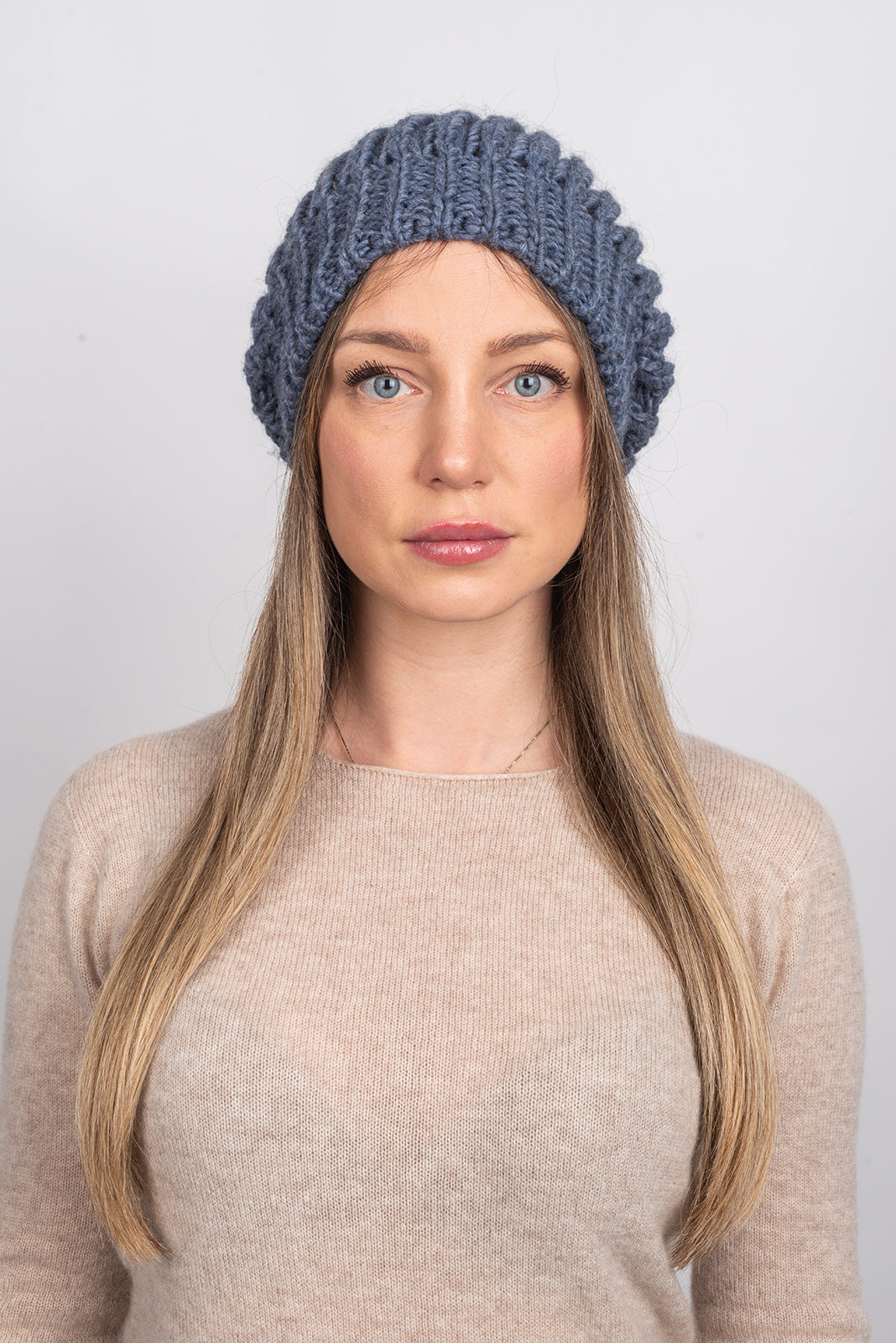 Bonnet côtes anglaises laine et alpaga, coloris Bleu jean, vue 2 | Dalle Piane Cashmere