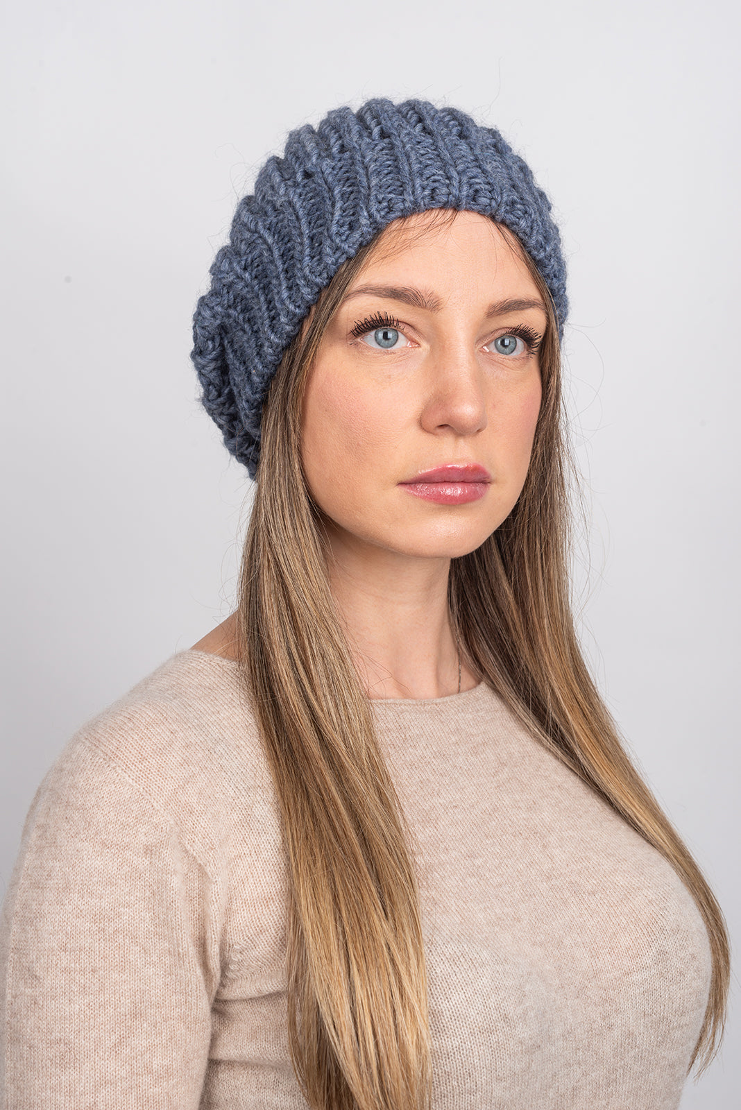 Bonnet côtes anglaises laine et alpaga, coloris Bleu jean, vue 3 | Dalle Piane Cashmere