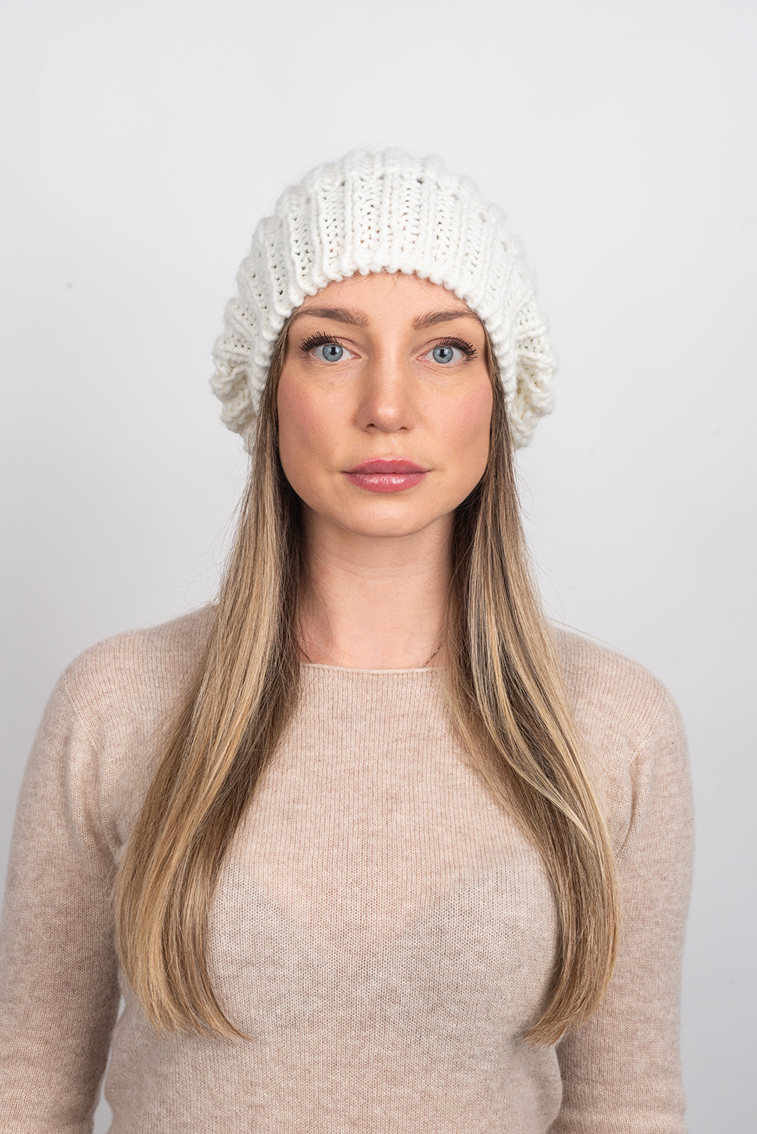 Bonnet côtes anglaises laine et alpaga, coloris Blanc, vue 3 | Dalle Piane Cashmere