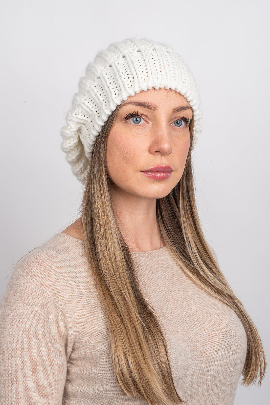 Bonnet côtes anglaises laine et alpaga, coloris Blanc, vue 2 | Dalle Piane Cashmere