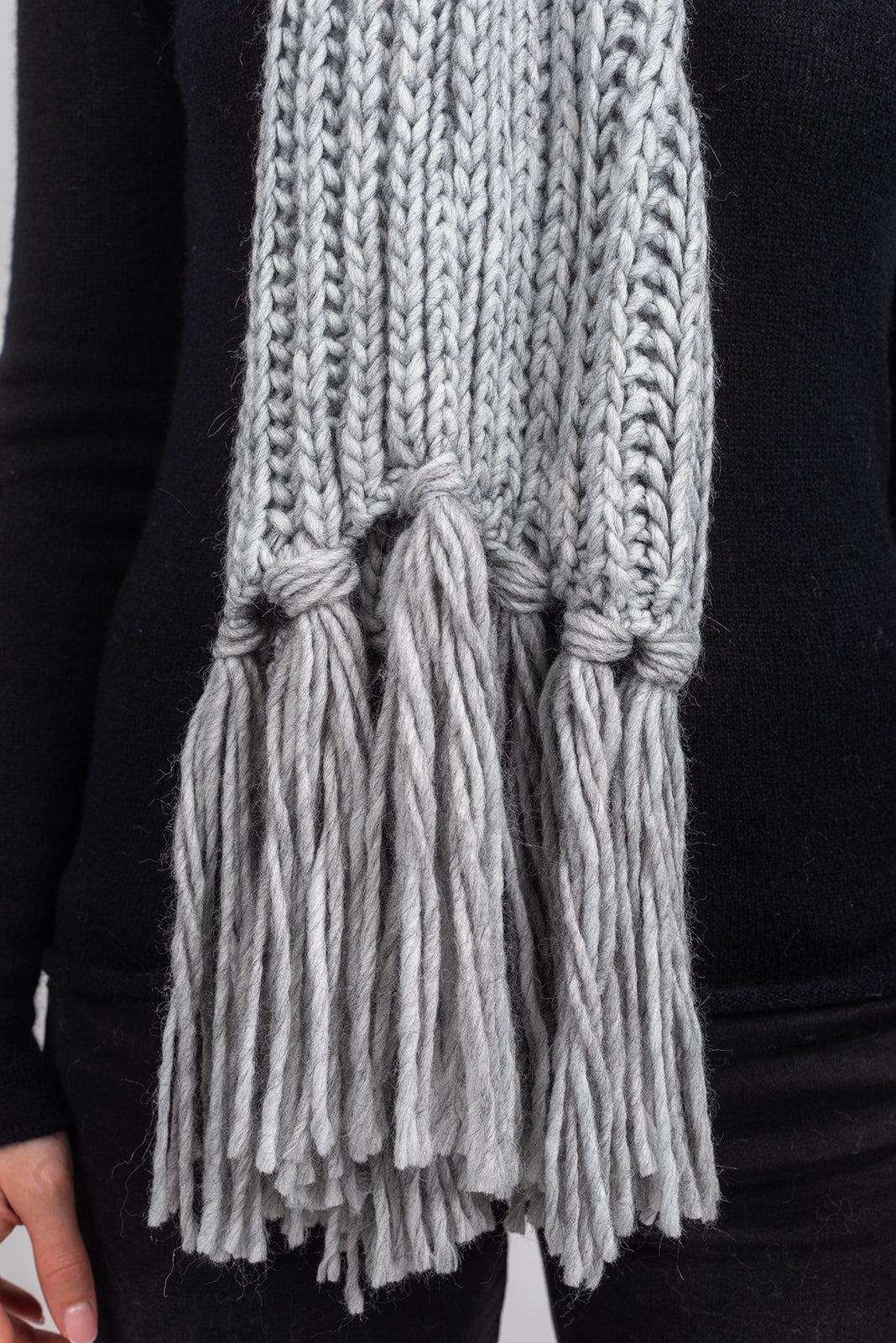 Écharpe à franges laine et alpaga, coloris Gris, vue 4 | Dalle Piane Cashmere