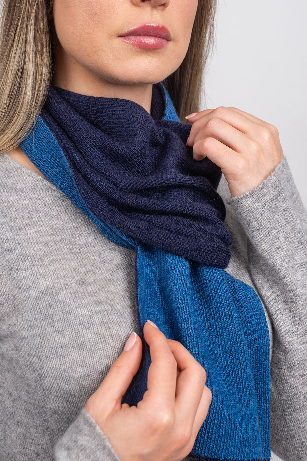 Tour de cou mixte mélange cachemire, coloris Bleu roi, vue 2 | Dalle Piane Cashmere