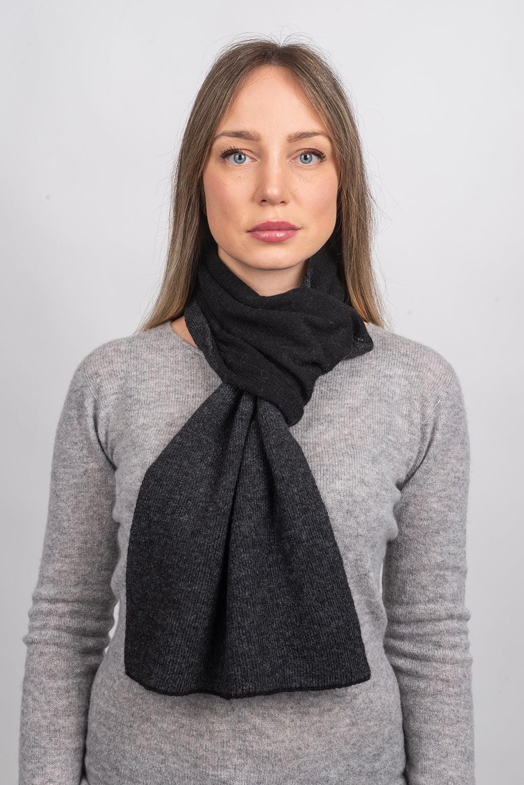 Tour de cou mixte mélange cachemire, coloris Noir/Anthracite, vue 3 | Dalle Piane Cashmere