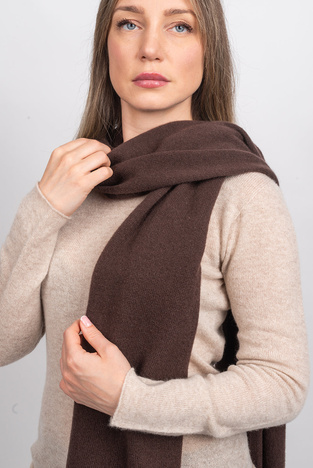 Écharpe large femme 100 % cachemire, coloris Marron, vue 4 | Dalle Piane Cashmere