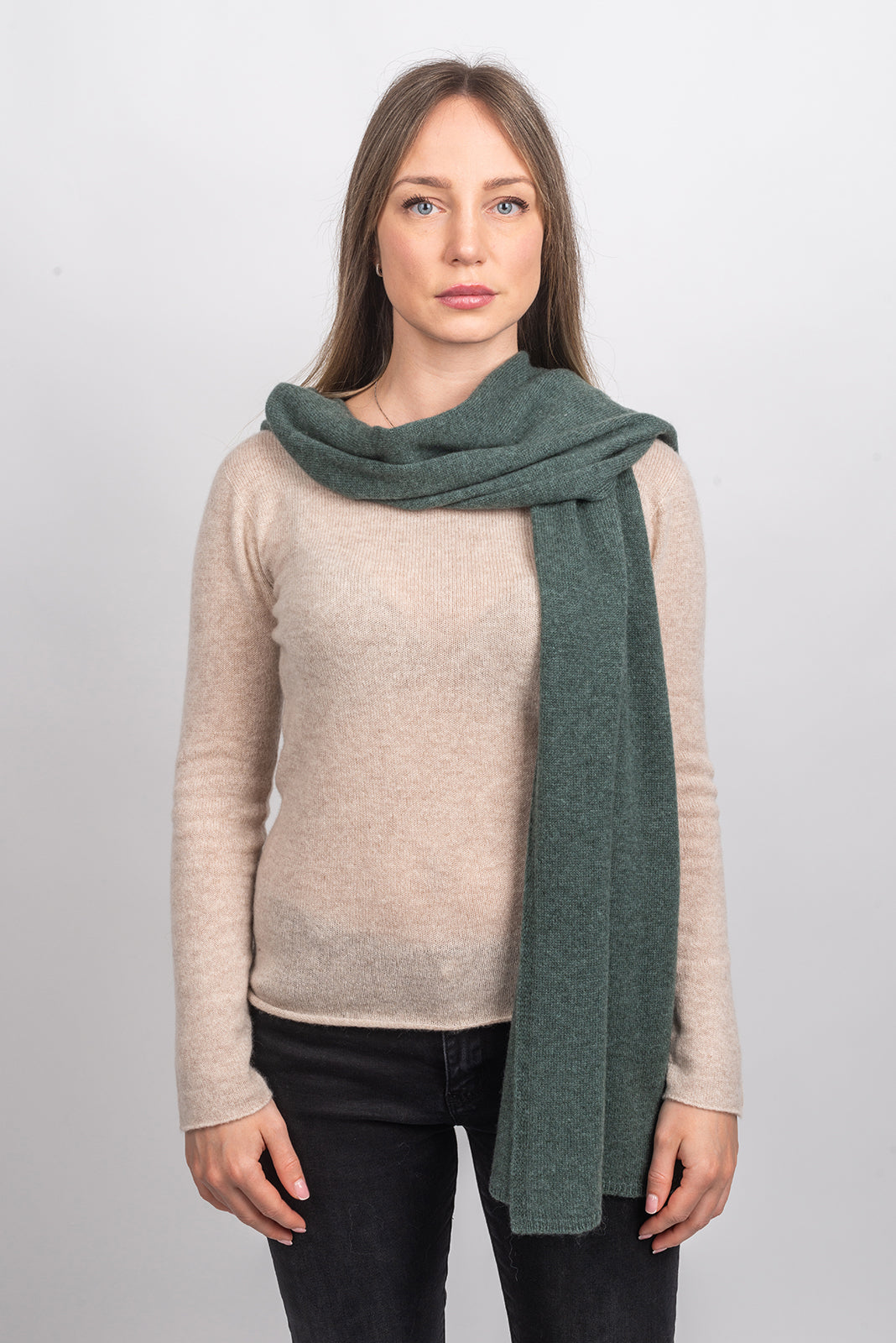 Écharpe large femme 100 % cachemire, coloris Vert sauge, vue 2 | Dalle Piane Cashmere