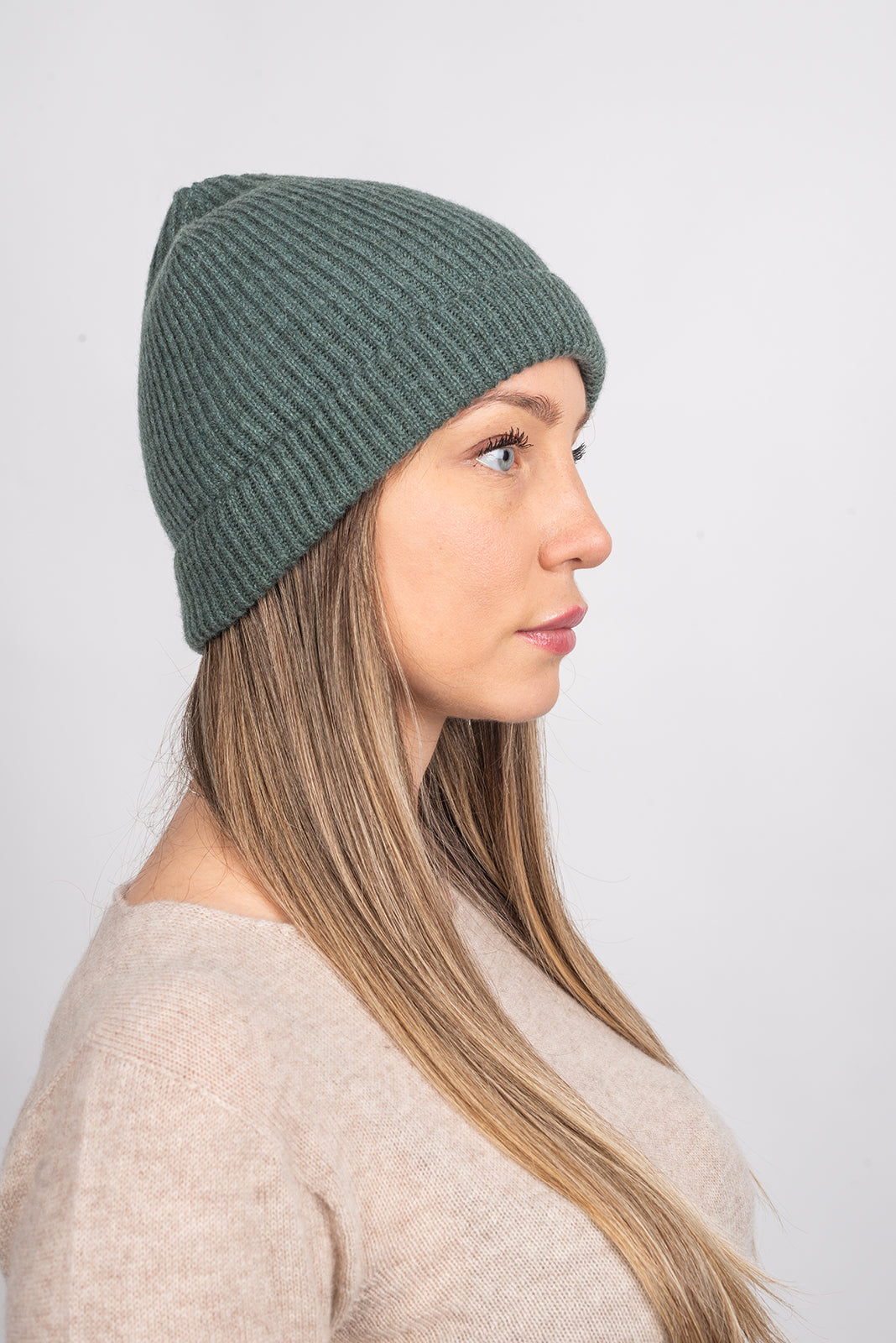 Bonnet femme 100 % cachemire, coloris Vert sauge, vue 3 | Dalle Piane Cashmere