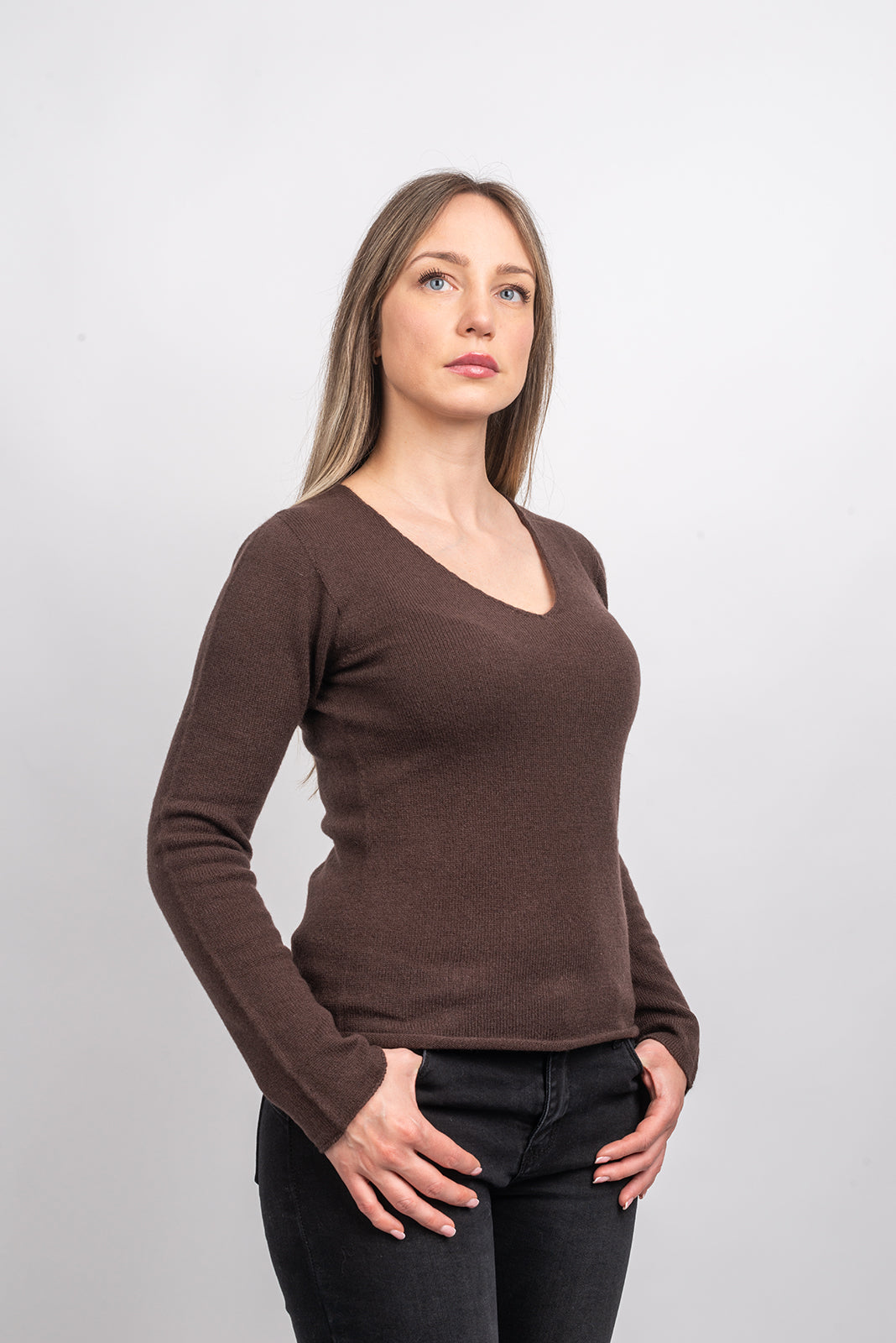 Scollo a V Donna 100% Cashmere, colore Marrone, vista 2 | Dalle Piane Cashmere