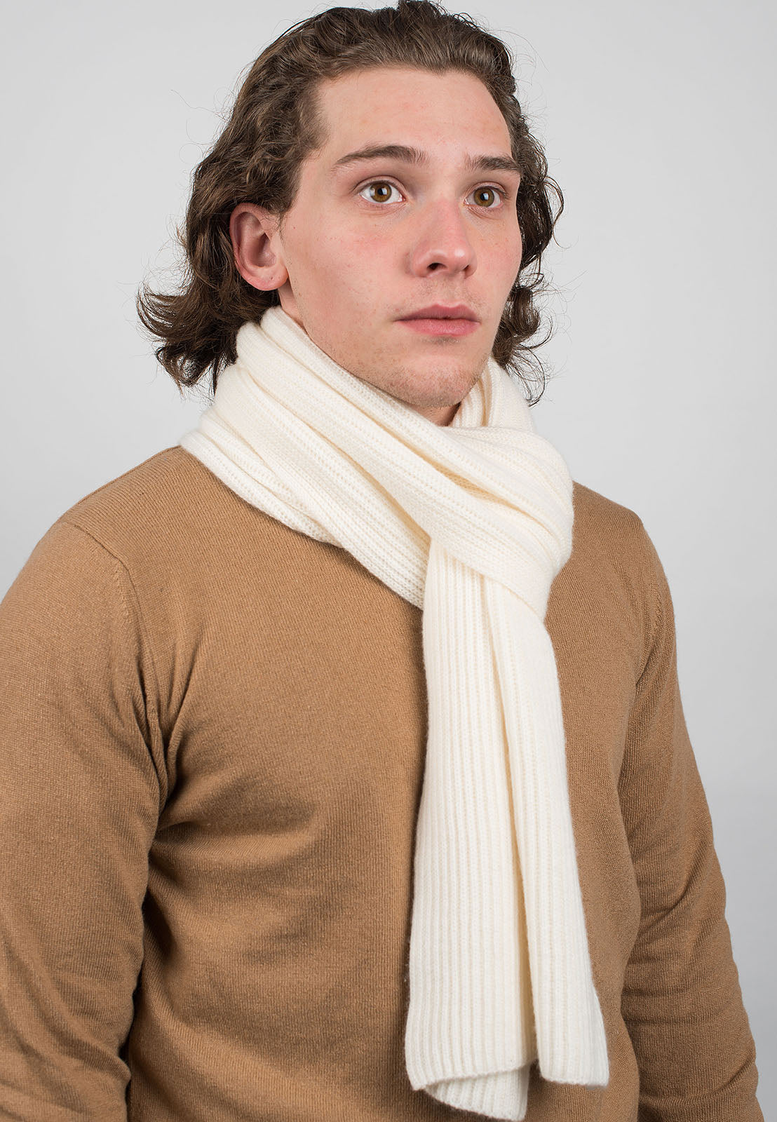 Écharpe homme côtes anglaises 100 % cachemire, coloris Crème, vue 2 | Dalle Piane Cashmere