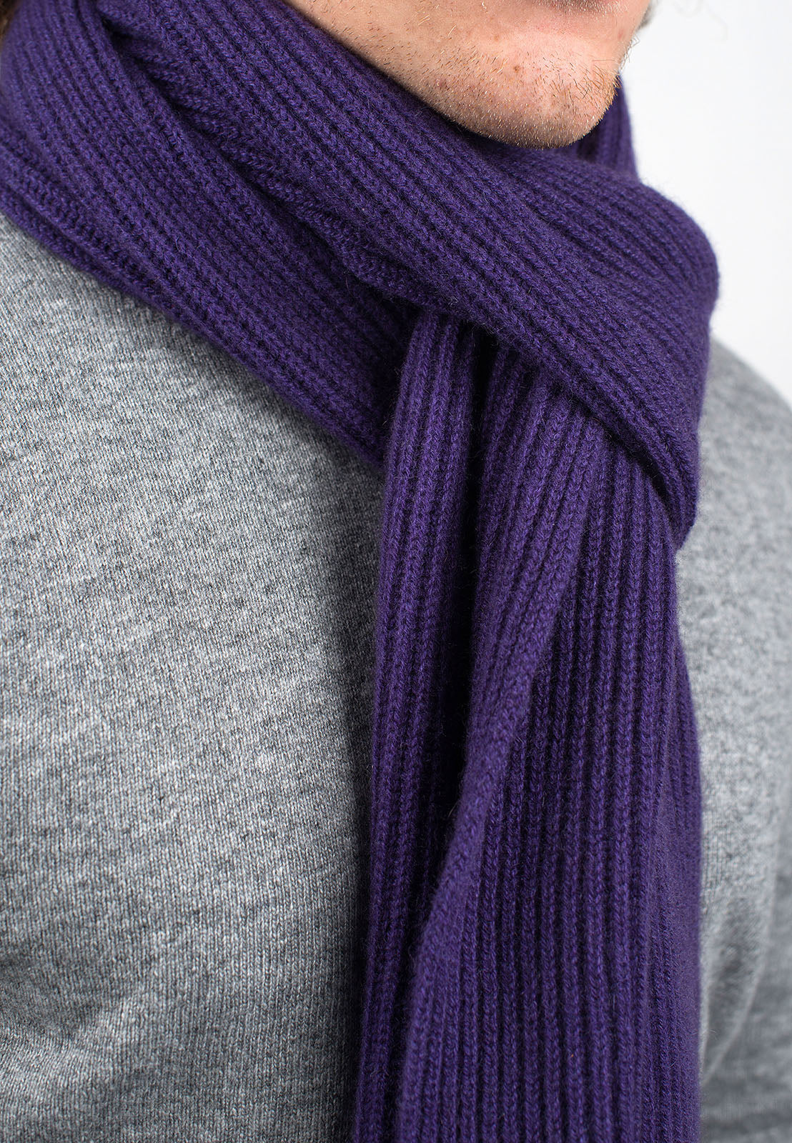 Écharpe homme côtes anglaises 100 % cachemire, coloris Violet, vue 3 | Dalle Piane Cashmere