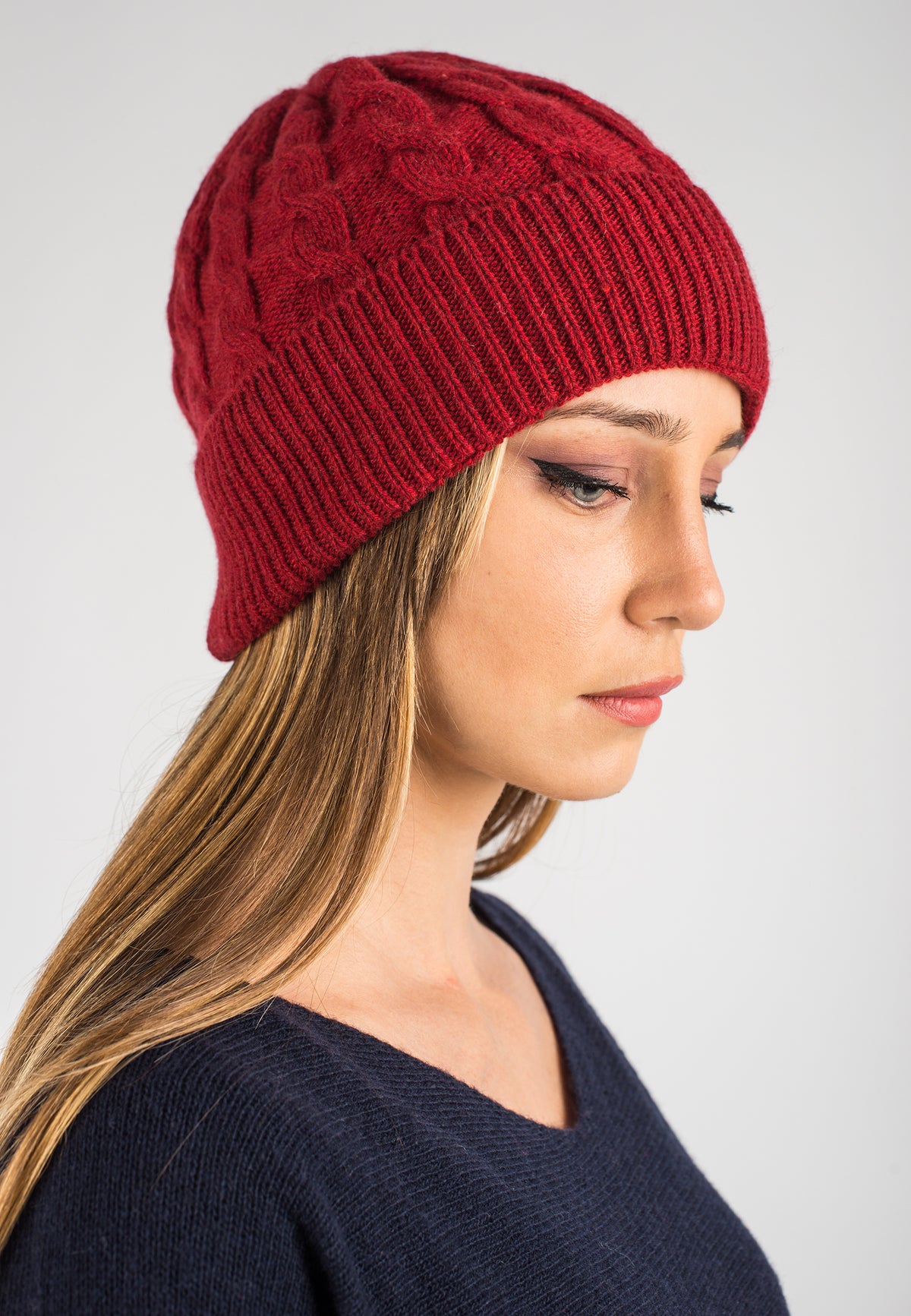 Bonnet à torsades en cachemire régénéré, coloris Rouge, vue 2 | Dalle Piane Cashmere