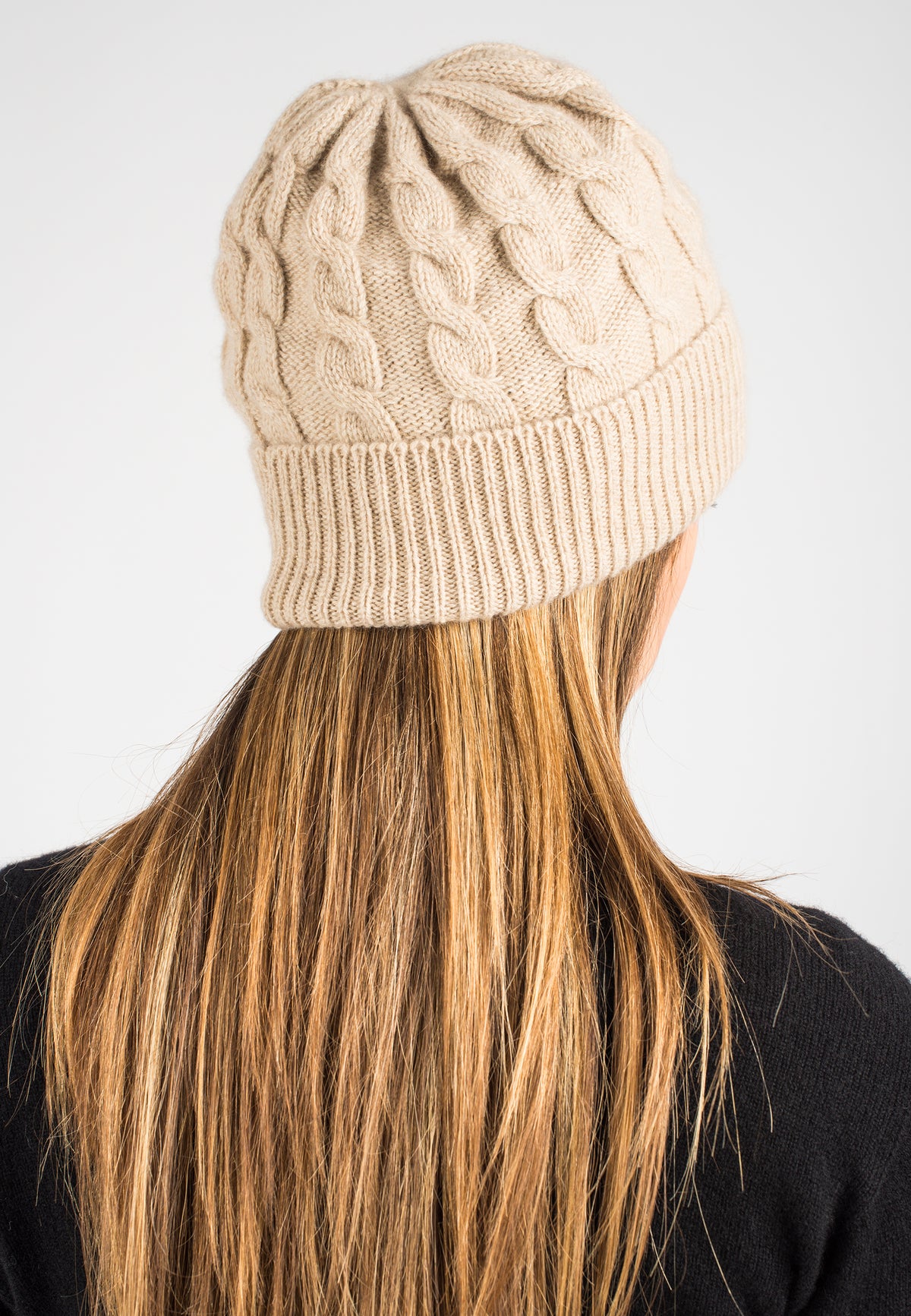 Bonnet à torsades en cachemire régénéré, coloris Beige, vue 3 | Dalle Piane Cashmere