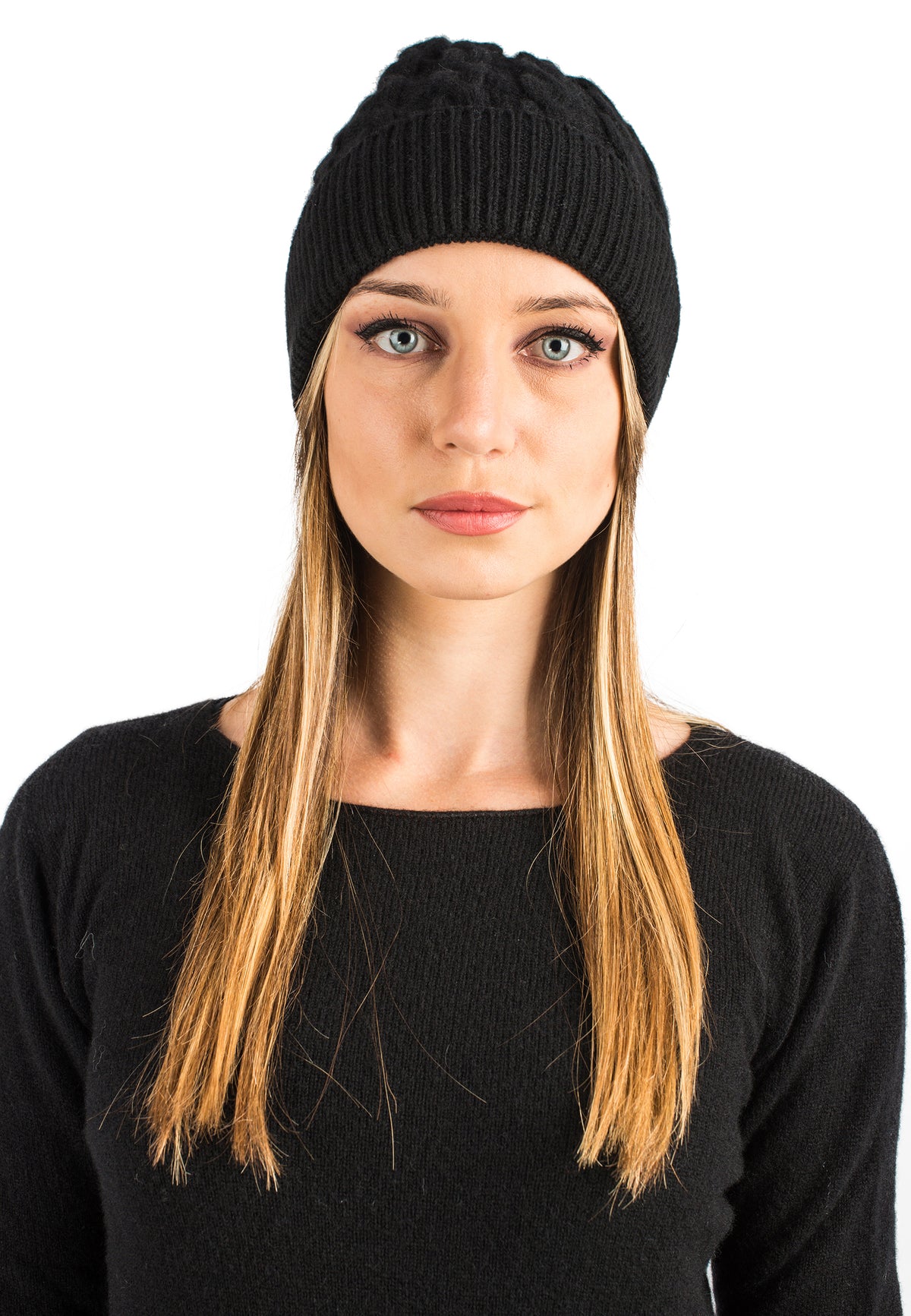 Bonnet à torsades en cachemire régénéré, coloris Noir | Dalle Piane Cashmere