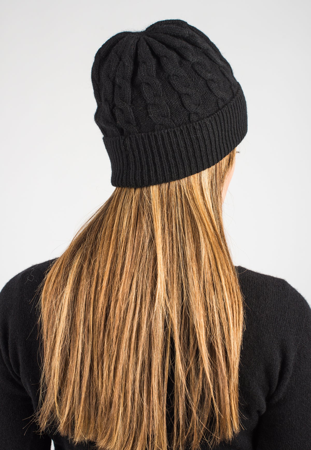 Bonnet à torsades en cachemire régénéré, coloris Noir, vue 3 | Dalle Piane Cashmere