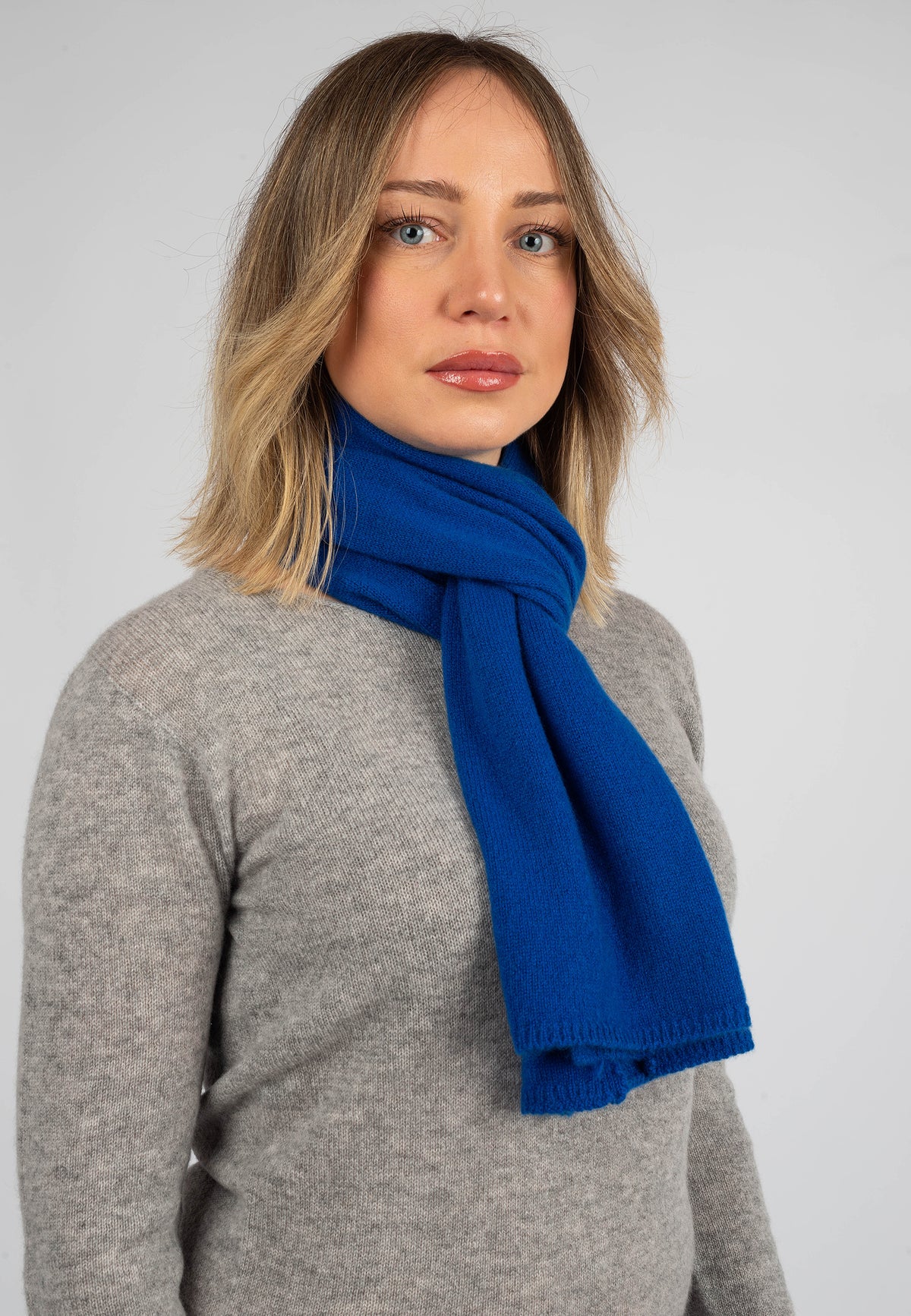 Écharpe mixte 100 % cachemire, coloris Bleuet, vue 2 | Dalle Piane Cashmere