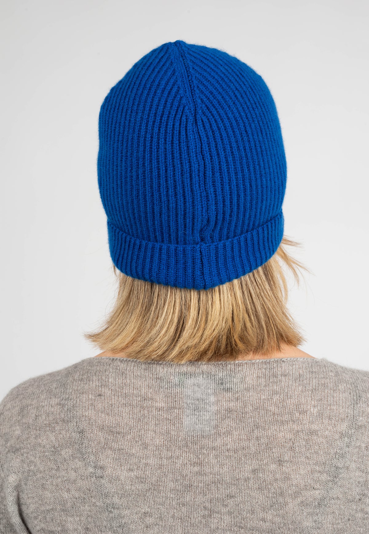 Bonnet femme 100 % cachemire, coloris Bleuet, vue 4 | Dalle Piane Cashmere