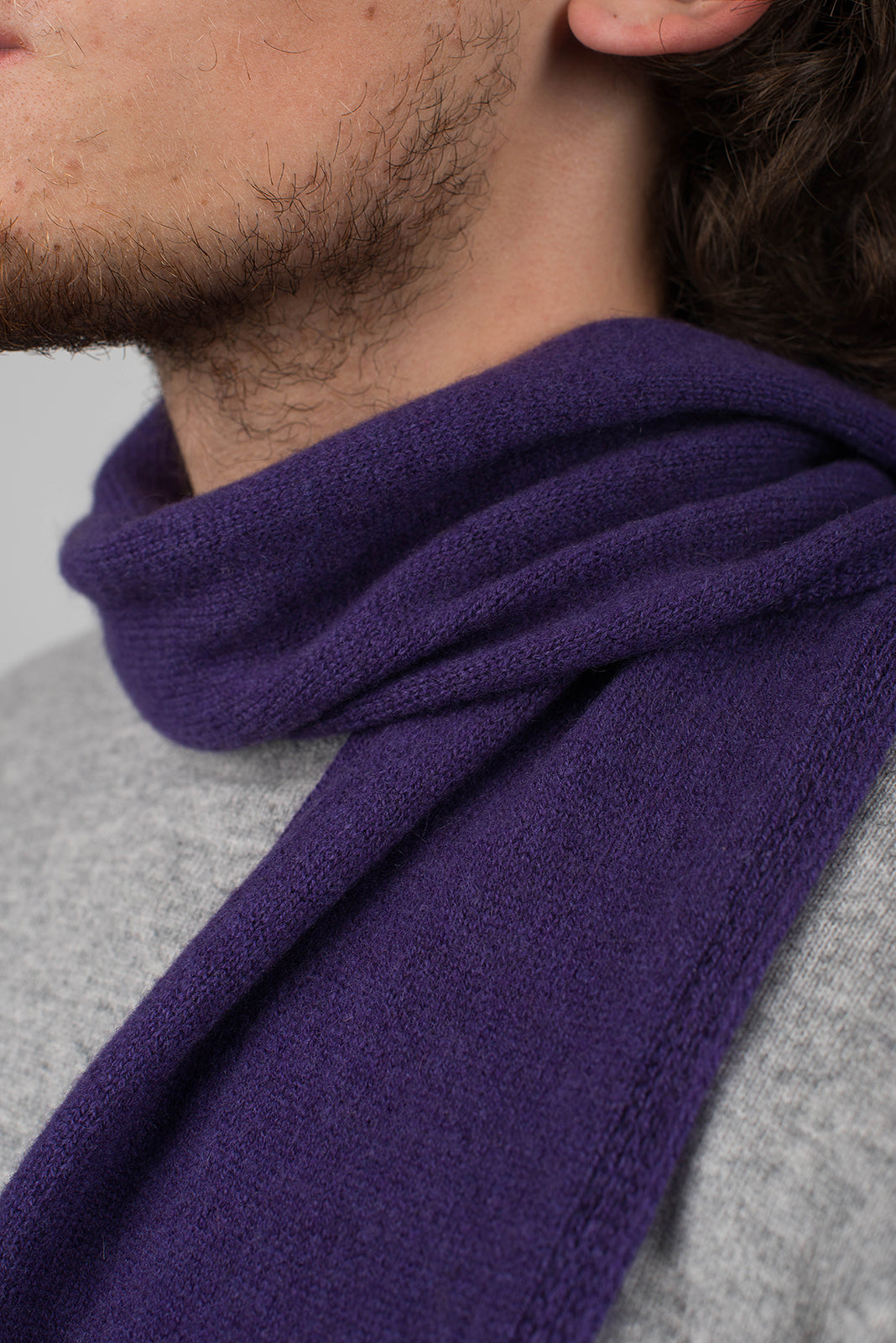 Petite écharpe homme 100 % cachemire, coloris Violet, vue 3 | Dalle Piane Cashmere