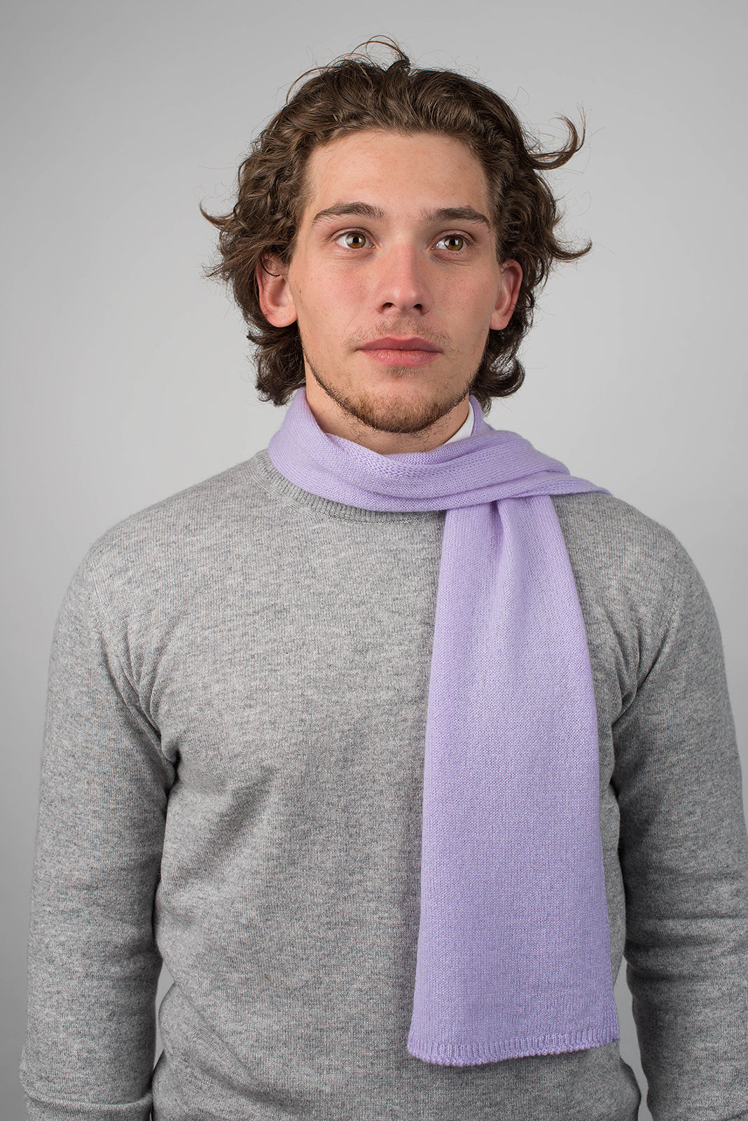 Petite écharpe homme 100 % cachemire, coloris Lilas, vue 2 | Dalle Piane Cashmere