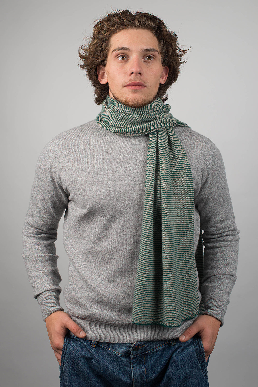 Écharpe homme à rayures 100 % cachemire, coloris Vert-Beige-Crème, vue 2 | Dalle Piane Cashmere