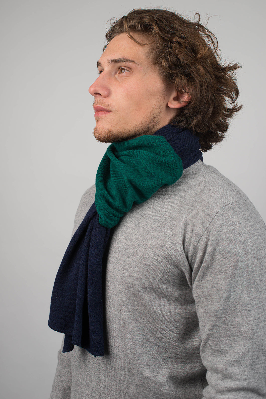 Écharpe homme bicolore 100 % cachemire, coloris Bleu-Vert, vue 3 | Dalle Piane Cashmere
