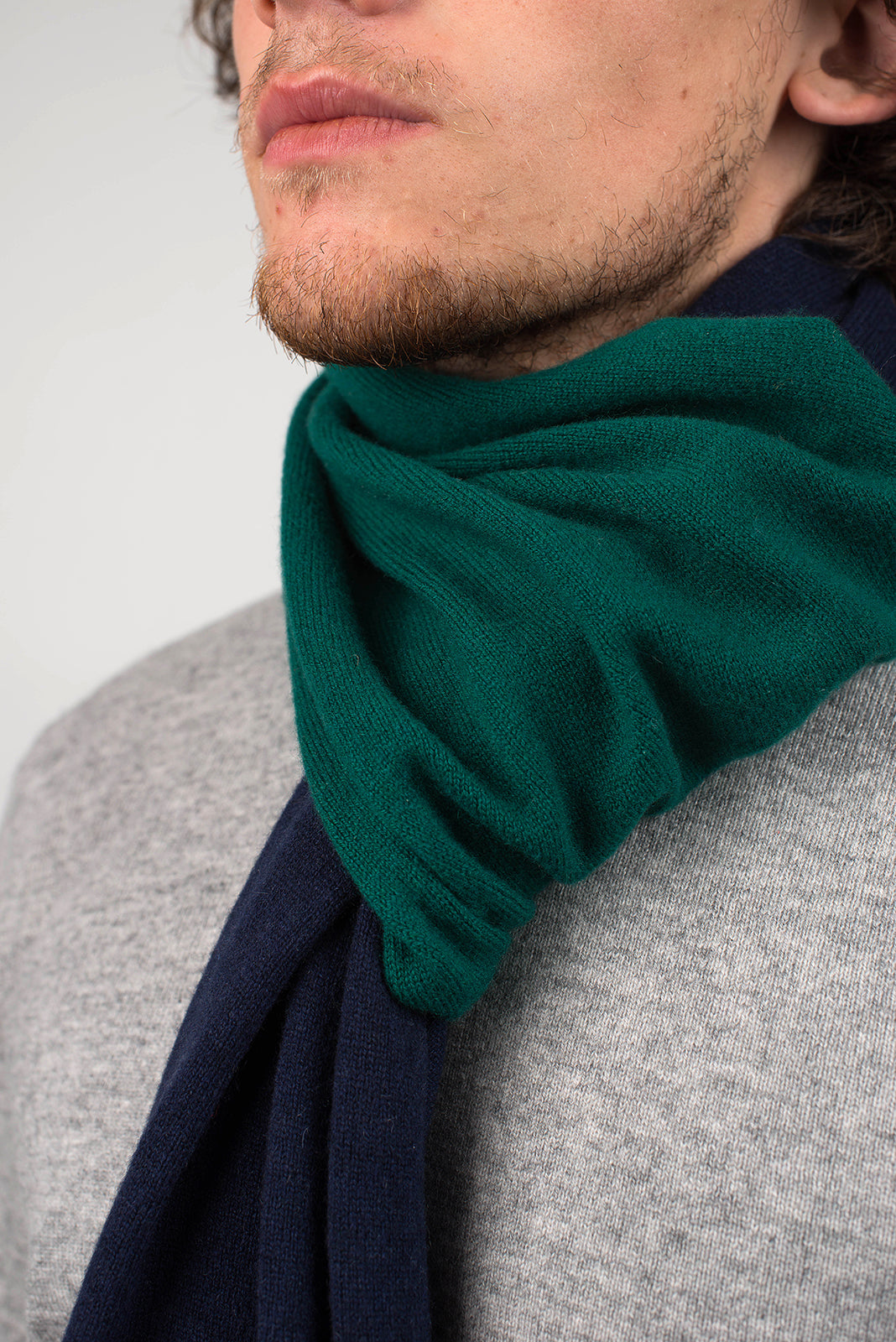 Écharpe homme bicolore 100 % cachemire, coloris Bleu-Vert, vue 4 | Dalle Piane Cashmere