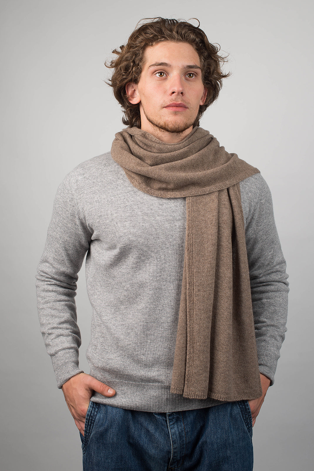 Écharpe large homme 100 % cachemire, coloris Vison, vue 2 | Dalle Piane Cashmere