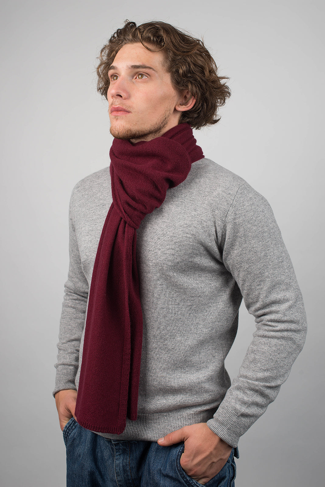 Écharpe large homme 100 % cachemire, coloris Bordeaux, vue 3 | Dalle Piane Cashmere
