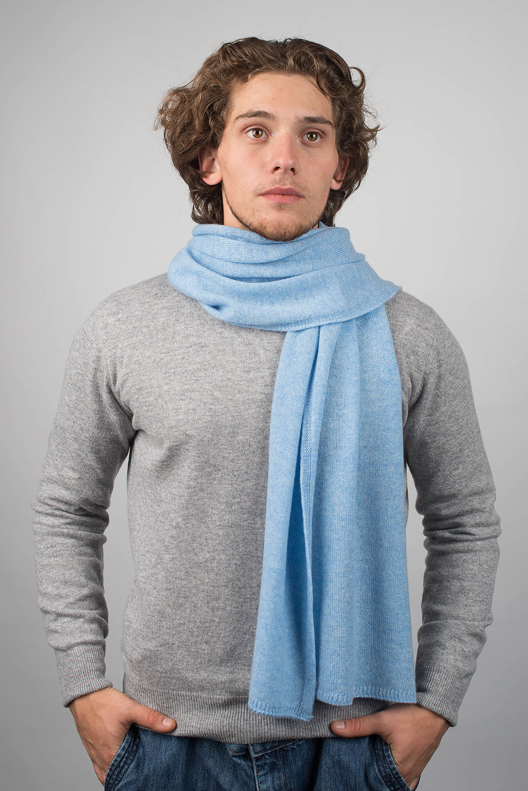 Écharpe large homme 100 % cachemire, coloris Ciel, vue 2 | Dalle Piane Cashmere