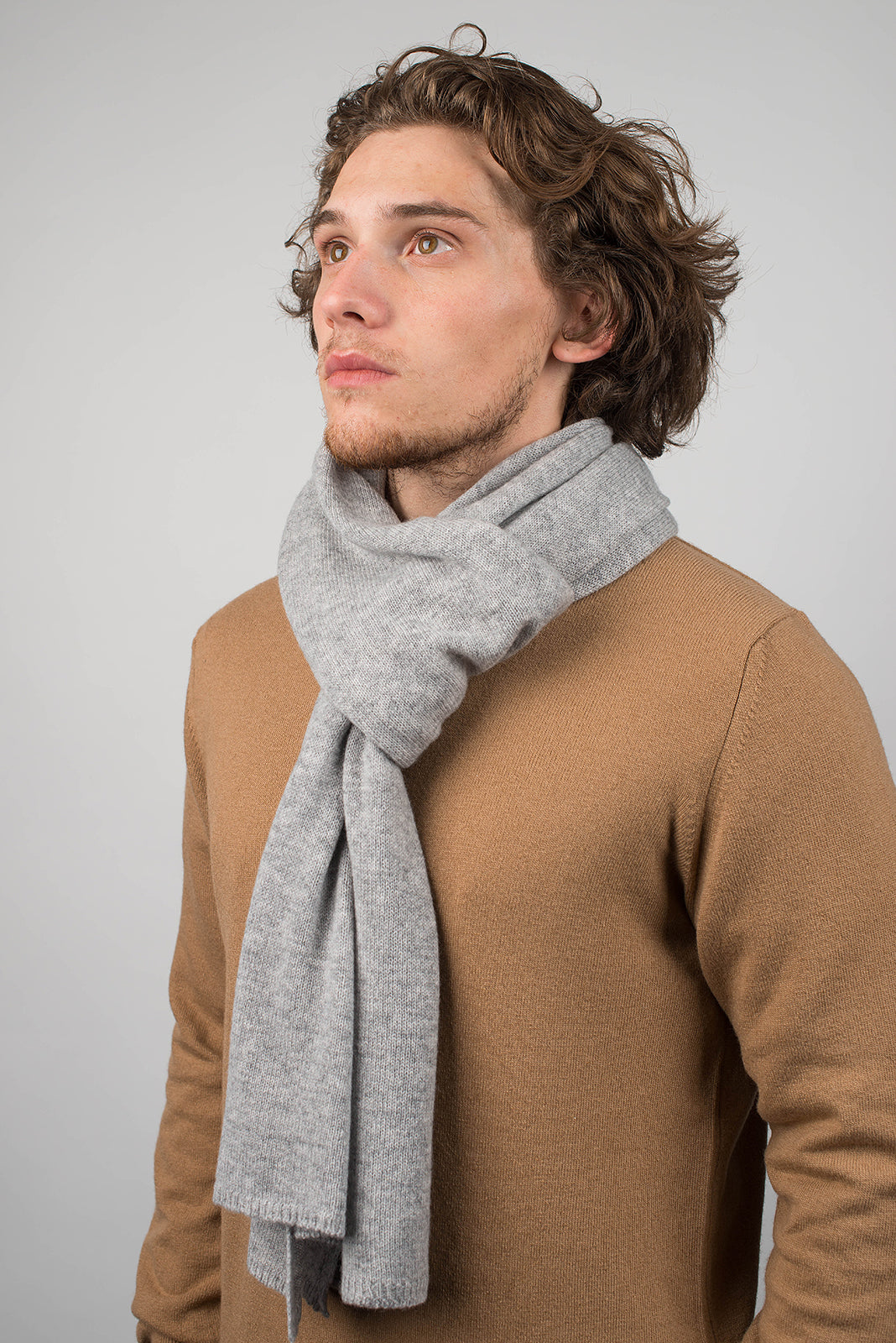 Écharpe large homme 100 % cachemire, coloris Gris, vue 3 | Dalle Piane Cashmere