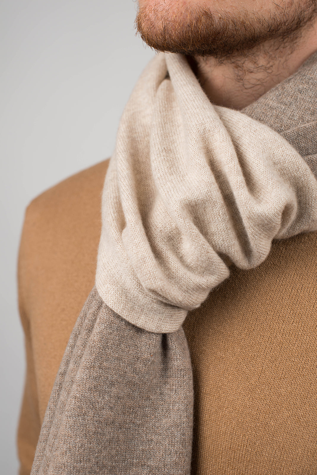 Écharpe homme bicolore 100 % cachemire, coloris Vison-Beige, vue 4 | Dalle Piane Cashmere