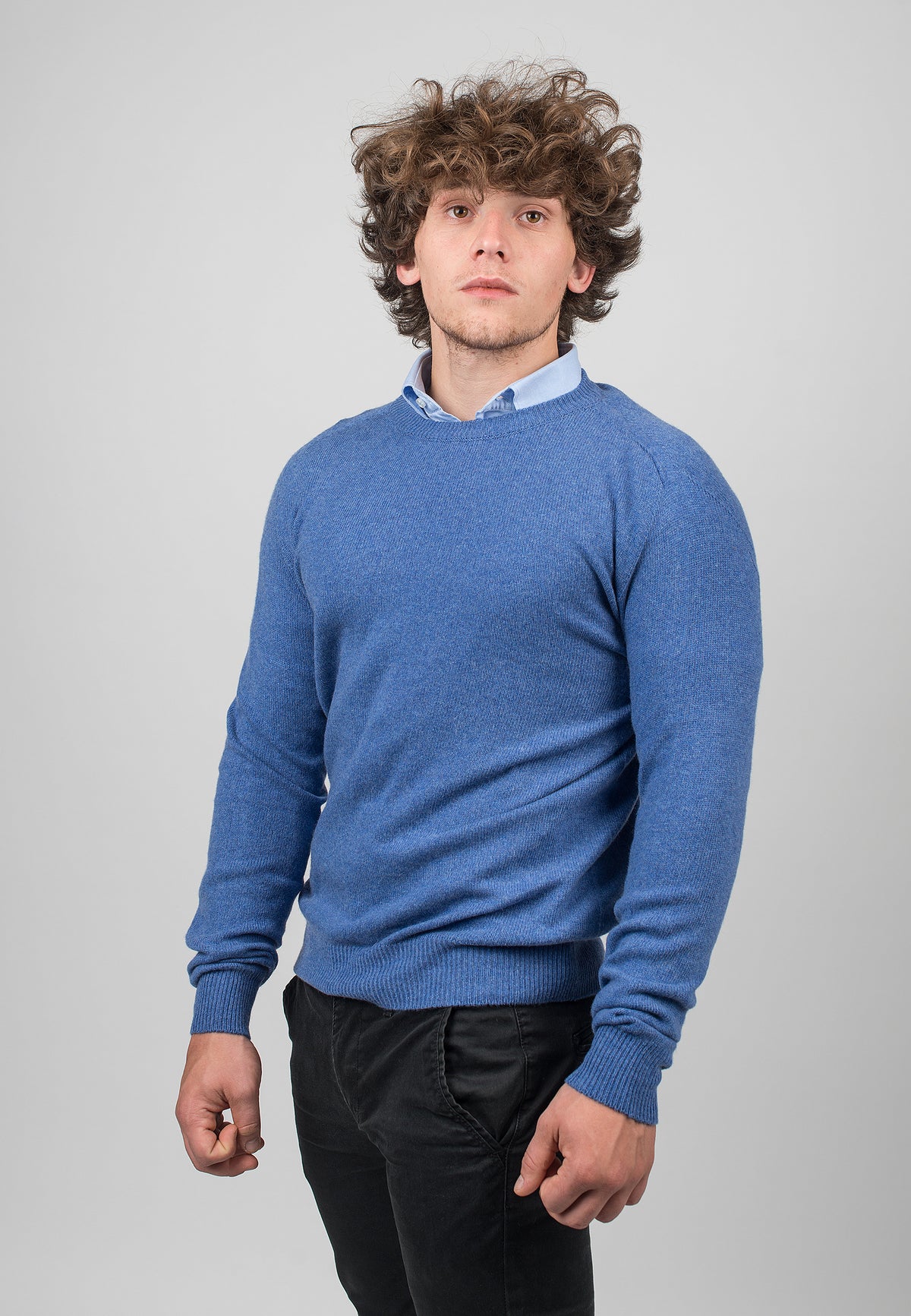 Pull col rond homme en cachemire régénéré, coloris Azur, vue 2 | Dalle Piane Cashmere