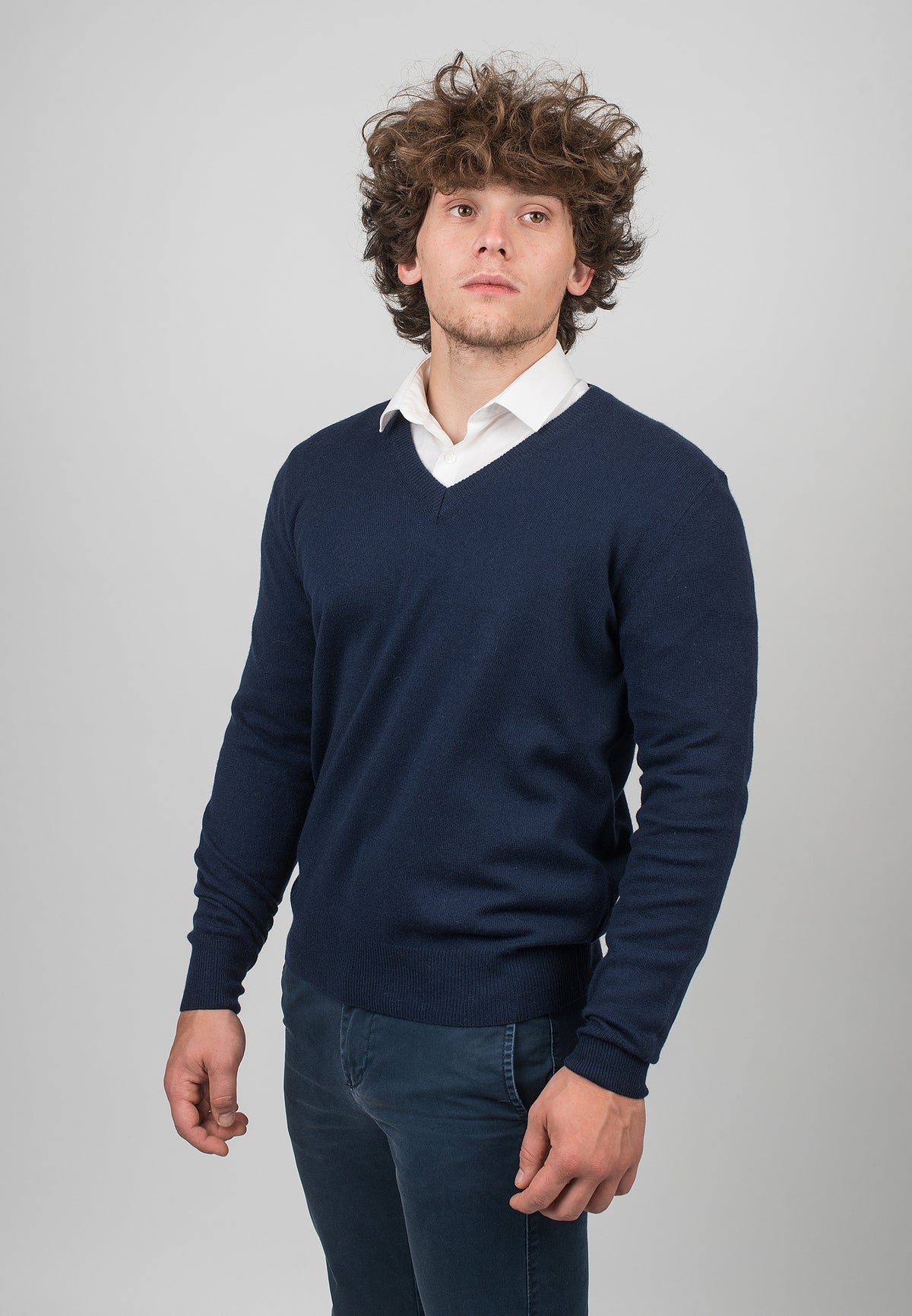 Scollo a V Uomo 100% Cashmere, colore Blu, vista 2 | Dalle Piane Cashmere