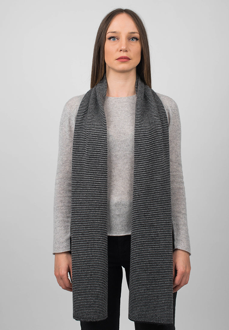 Écharpe femme à rayures 100 % cachemire, coloris Noir-Anthracite-Gris, vue 2 | Dalle Piane Cashmere