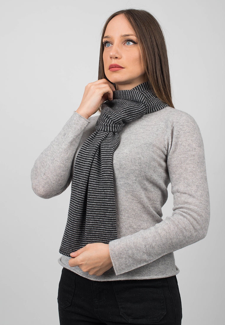 Écharpe femme à rayures 100 % cachemire, coloris Noir-Anthracite-Gris, vue 4 | Dalle Piane Cashmere
