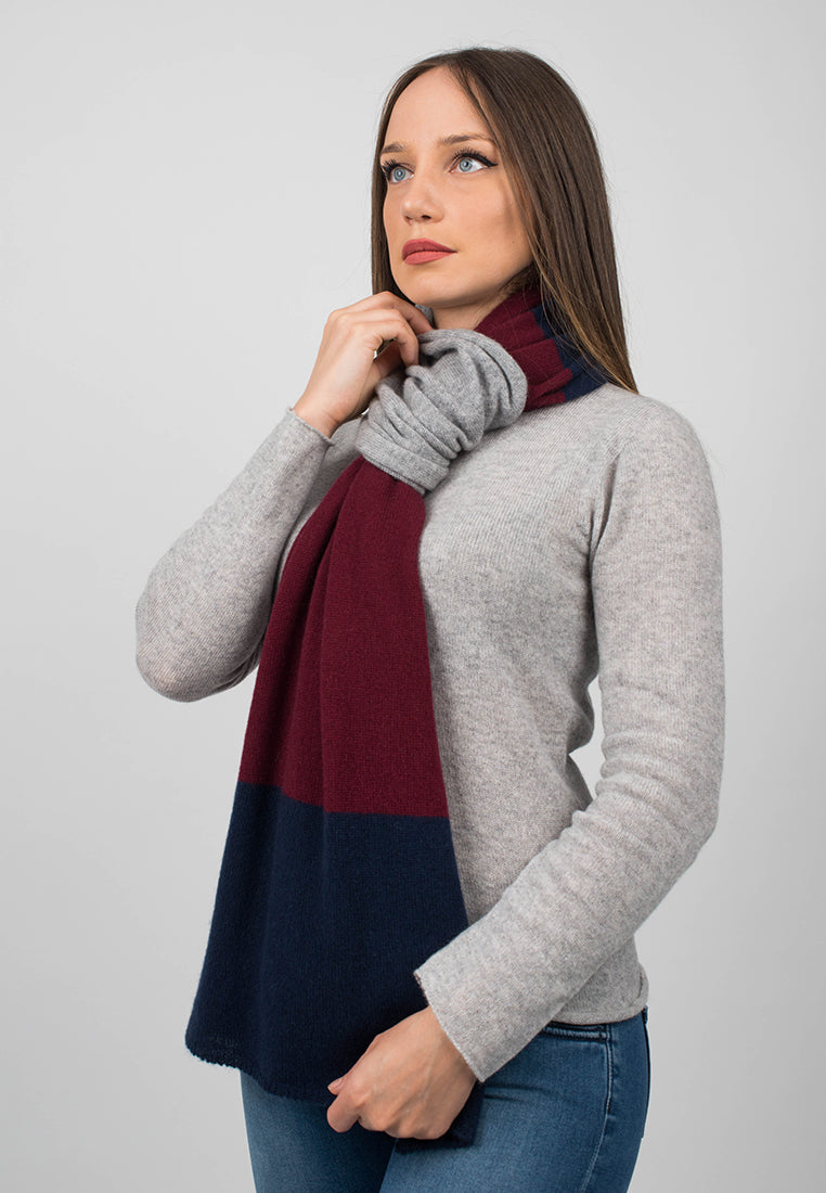 Écharpe femme tricolore 100 % cachemire, coloris Bleu-Bordeaux-Gris, vue 4 | Dalle Piane Cashmere