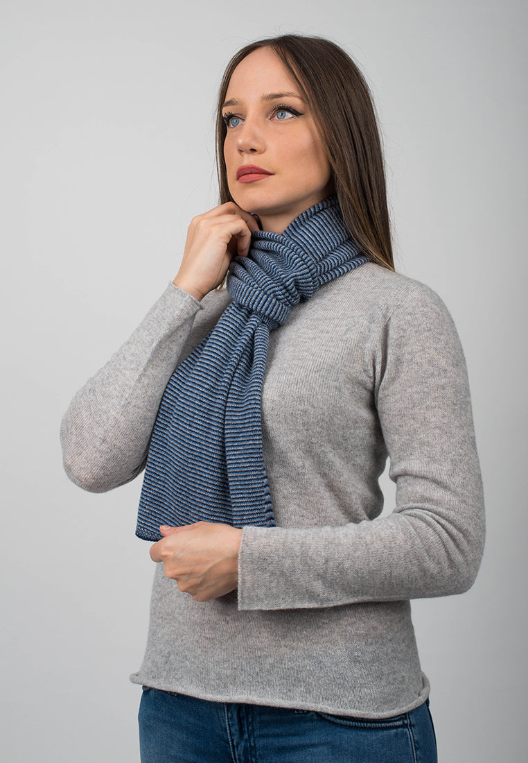 Écharpe femme à rayures 100 % cachemire, coloris Bleu-Azur-Ciel, vue 4 | Dalle Piane Cashmere